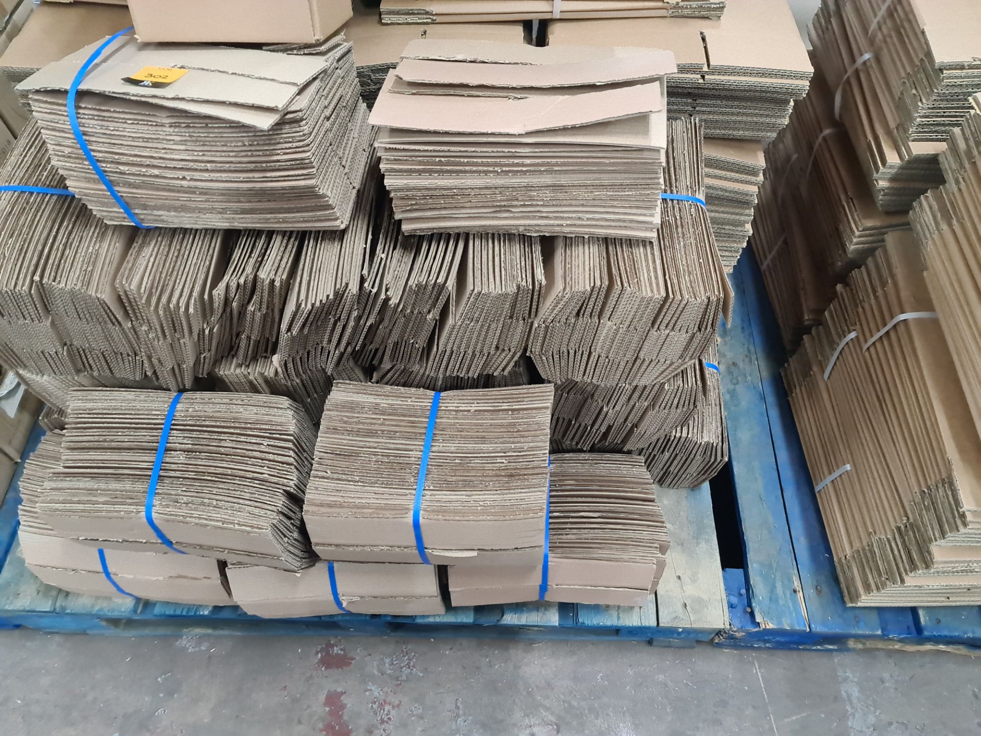 The contents of a pallet of cardboard boxes and inserts, comprising approximately 200 boxes and 450 - Image 6 of 10