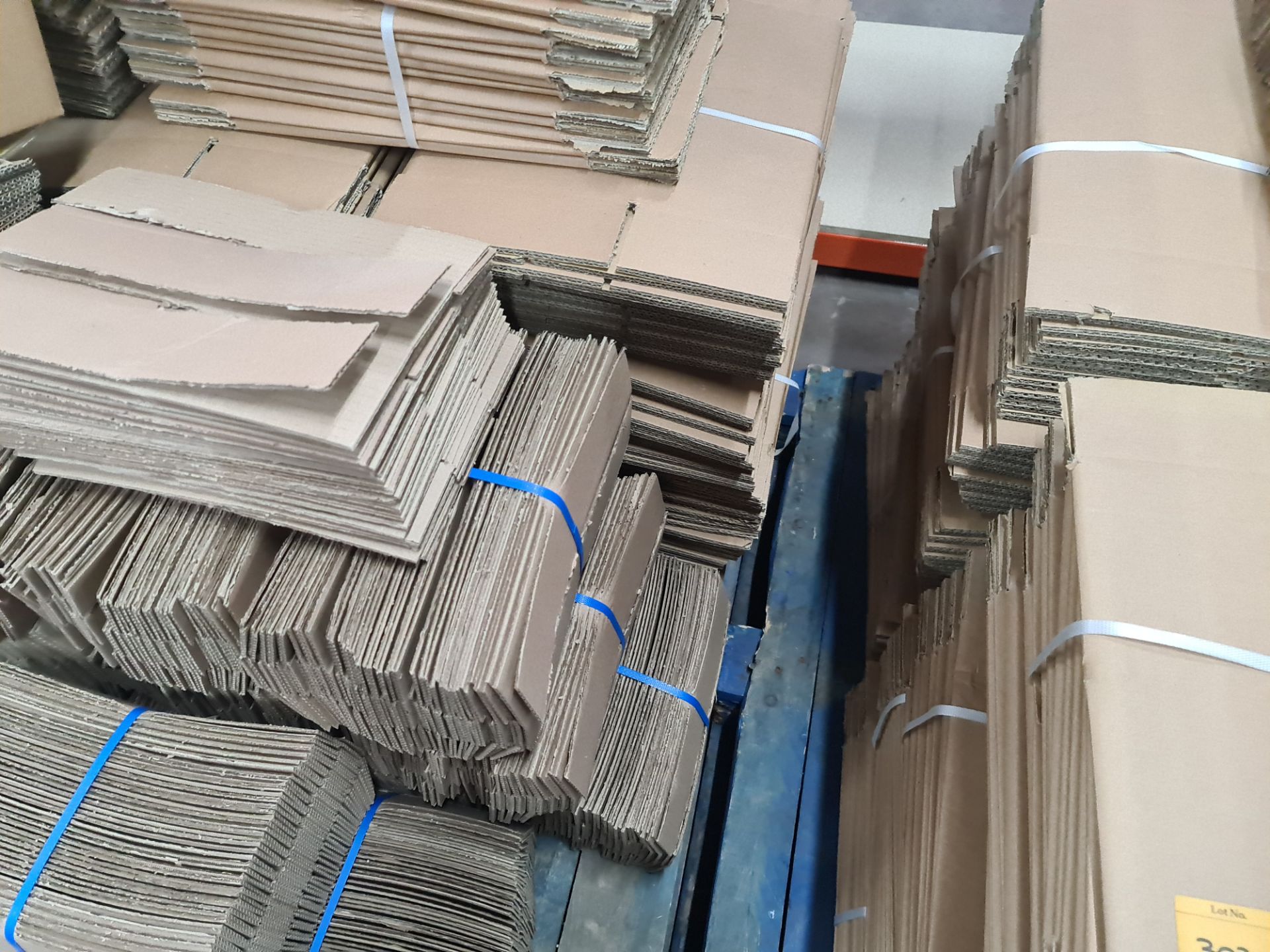 The contents of a pallet of cardboard boxes and inserts, comprising approximately 200 boxes and 450 - Image 8 of 10