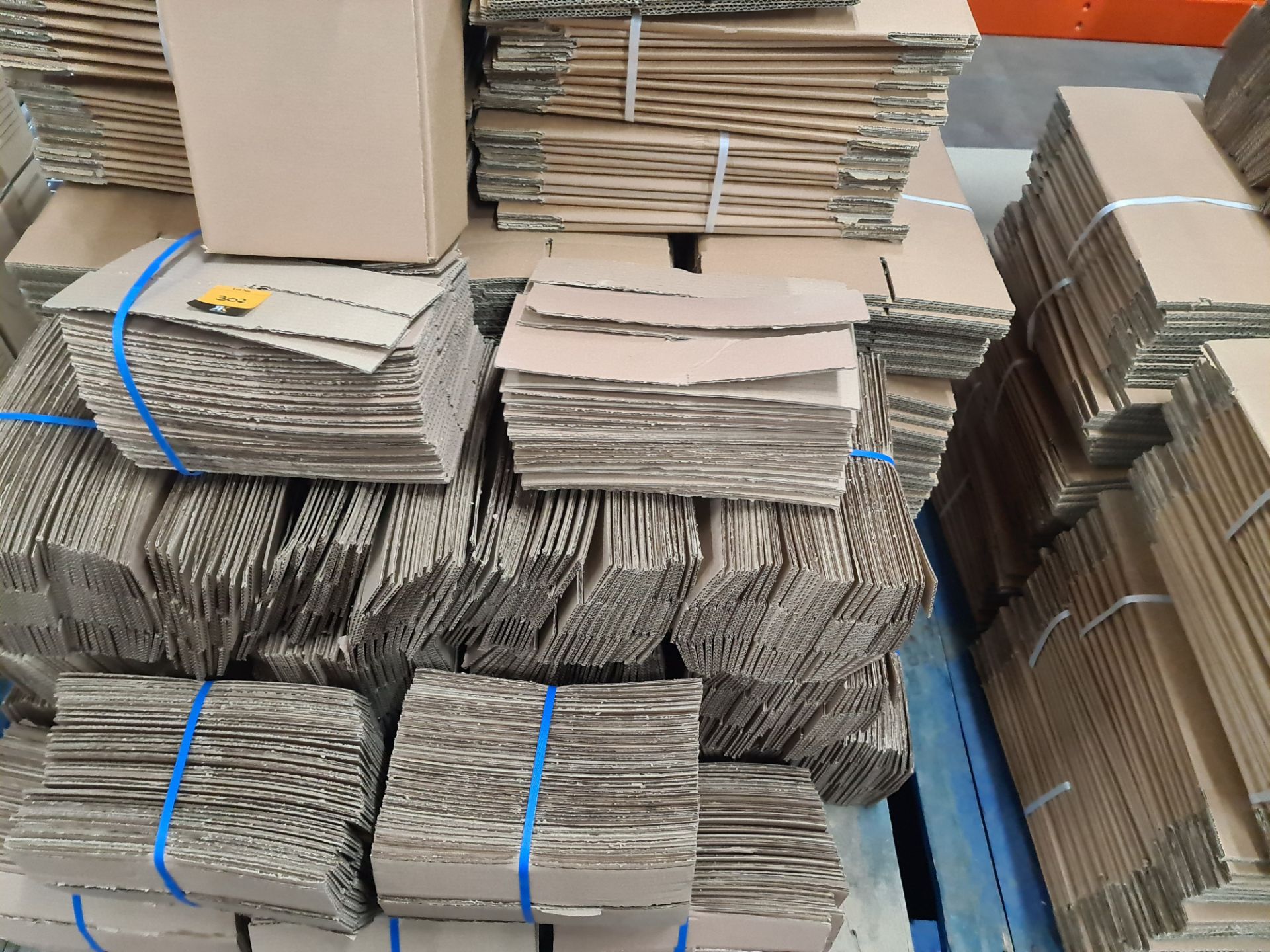 The contents of a pallet of cardboard boxes and inserts, comprising approximately 200 boxes and 450 - Image 5 of 10