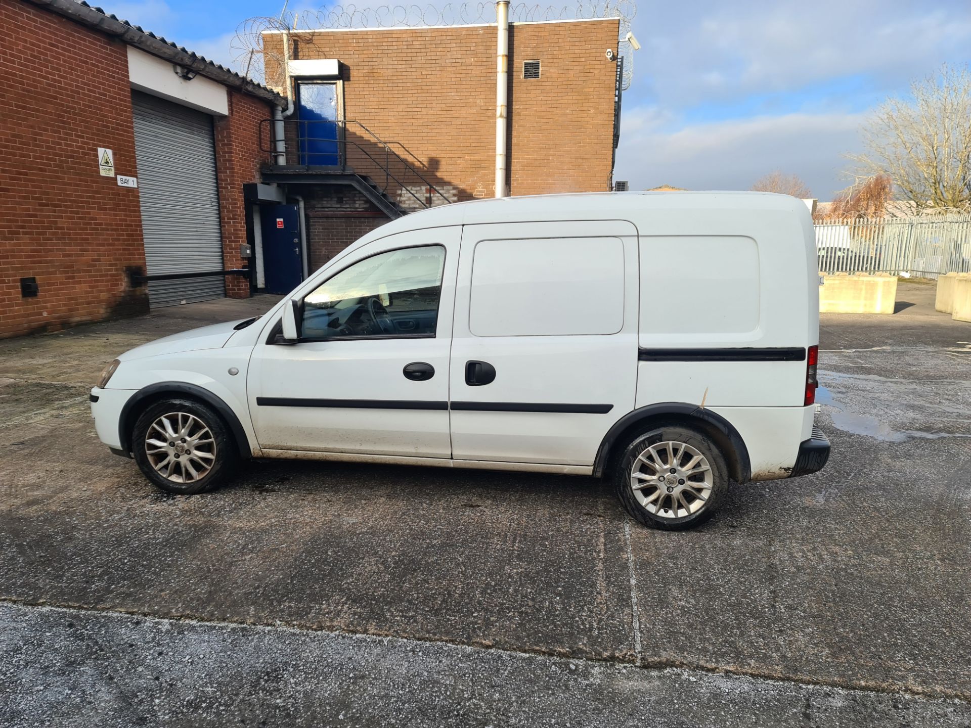 DA60 KFD. Vauxhall Combo 1700 SE DTi Car derived van, 5 speed, manual gearbox, 1248 cc Diesel engin - Image 6 of 44