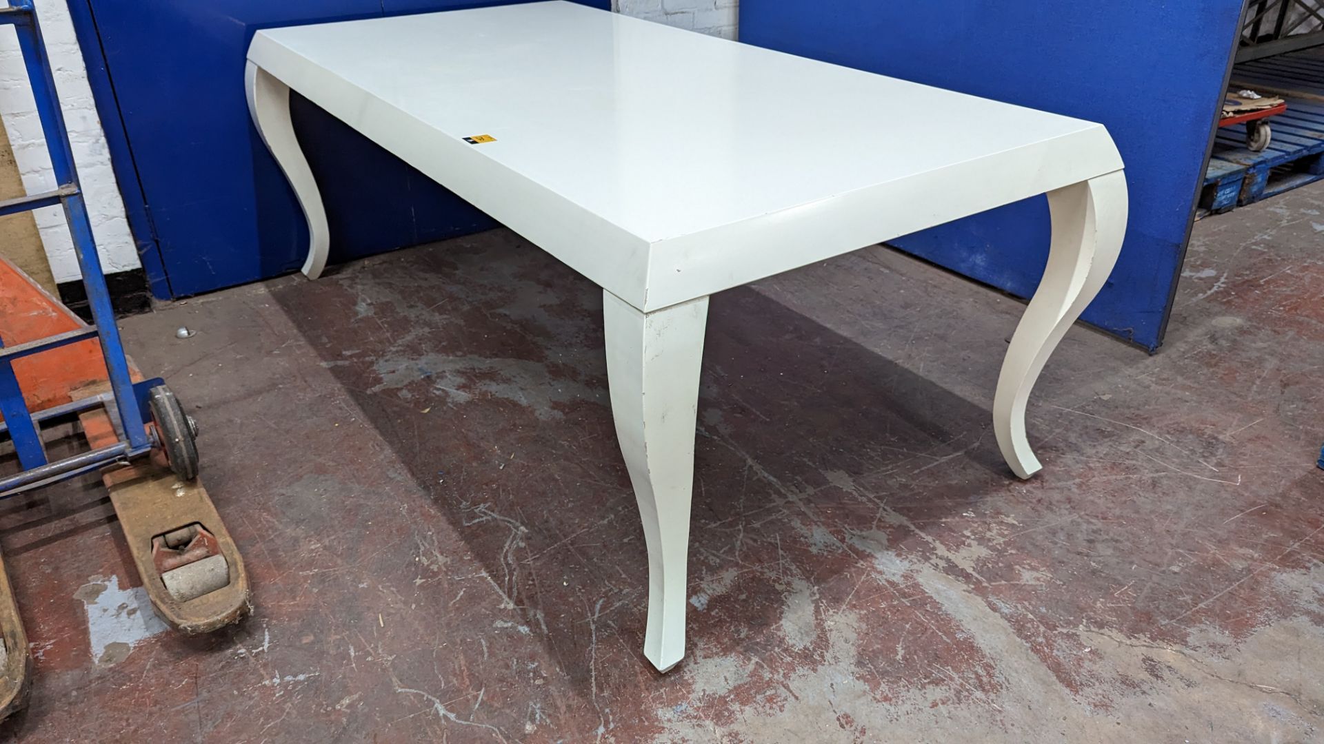 Large painted wooden table with detachable legs, max dimensions approximately 202 cm x 98 cm - Image 2 of 6