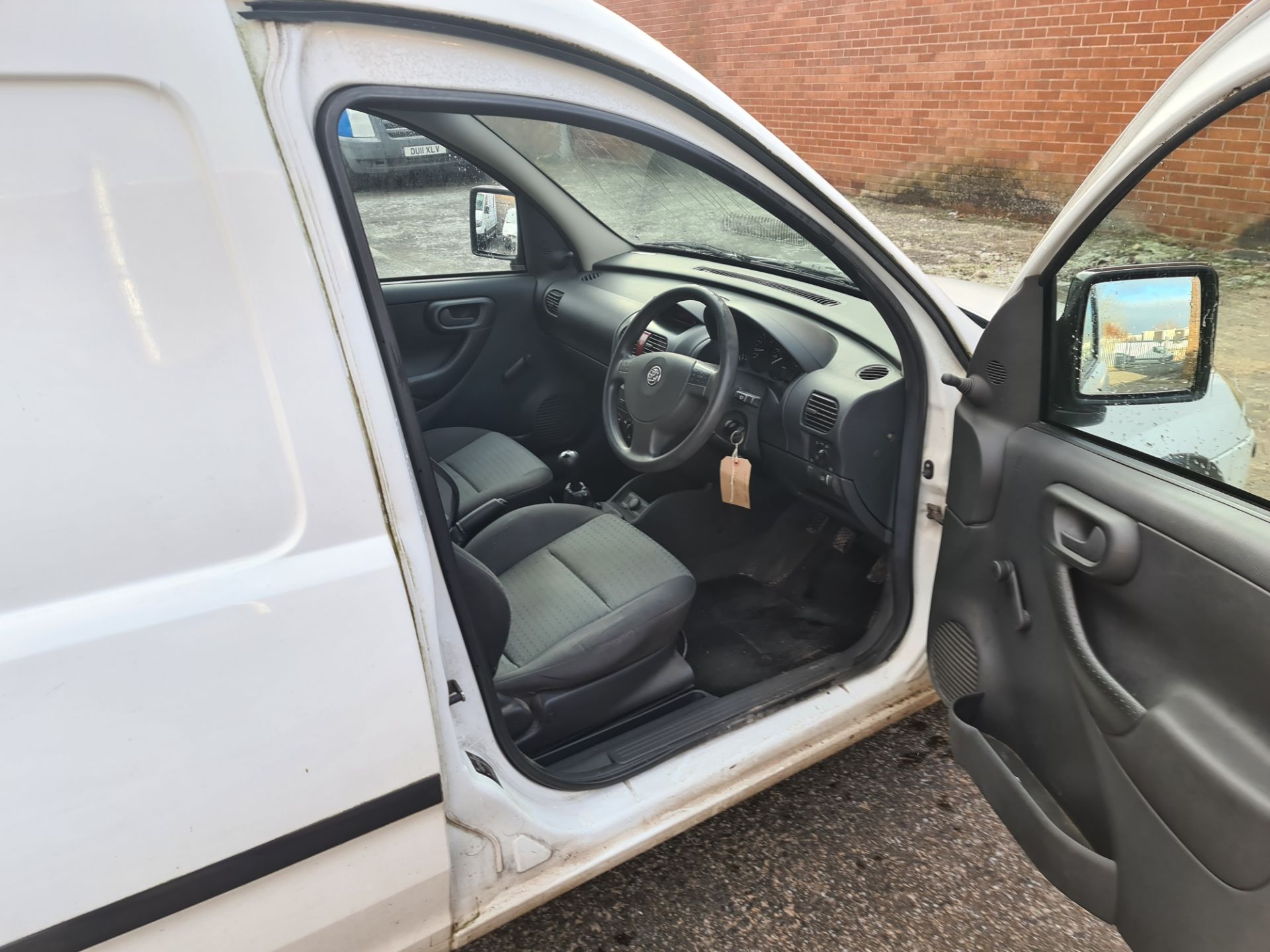 DA60 KFD. Vauxhall Combo 1700 SE DTi Car derived van, 5 speed, manual gearbox, 1248 cc Diesel engin - Image 8 of 44