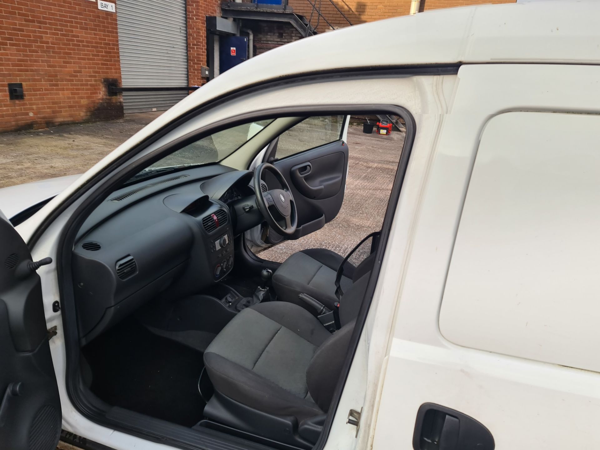 DA60 KFD. Vauxhall Combo 1700 SE DTi Car derived van, 5 speed, manual gearbox, 1248 cc Diesel engin - Image 42 of 44