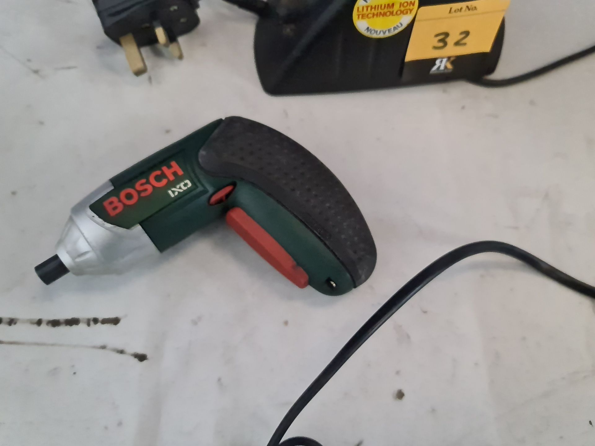 Bosch 3.6 volt cordless driver including charger - Image 3 of 4