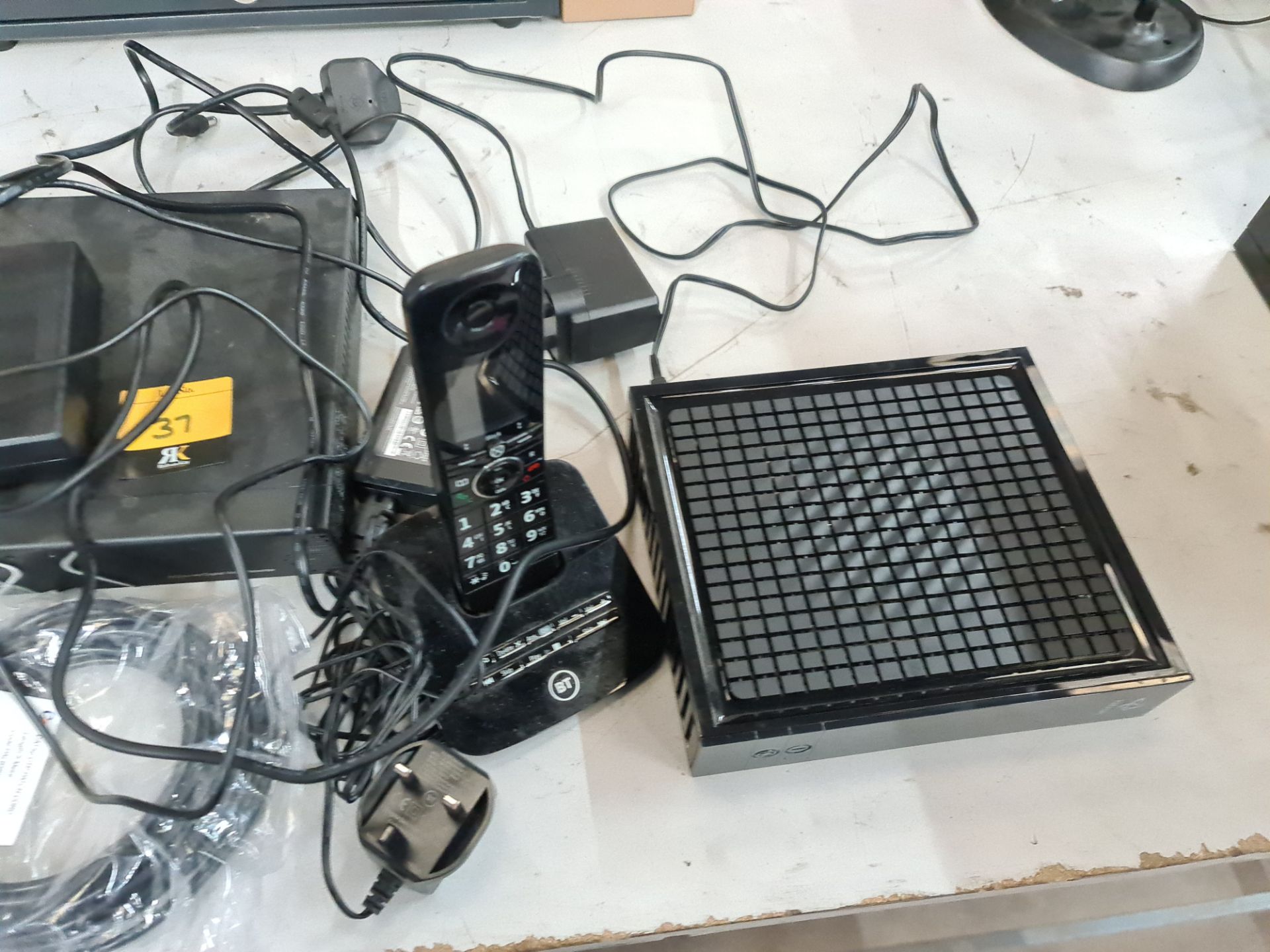 Mixed IT lot comprising DVR, cordless telephone, hitron router and more - Image 4 of 8