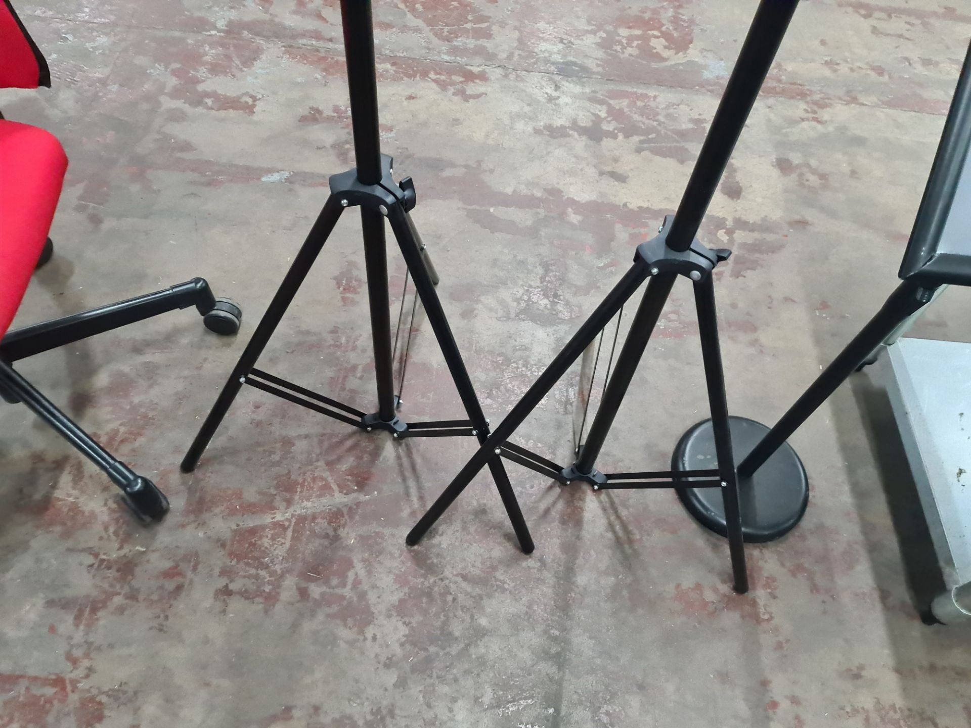 Miscellaneous lot comprising 2 off tripods plus height adjustable display stand - Image 3 of 5