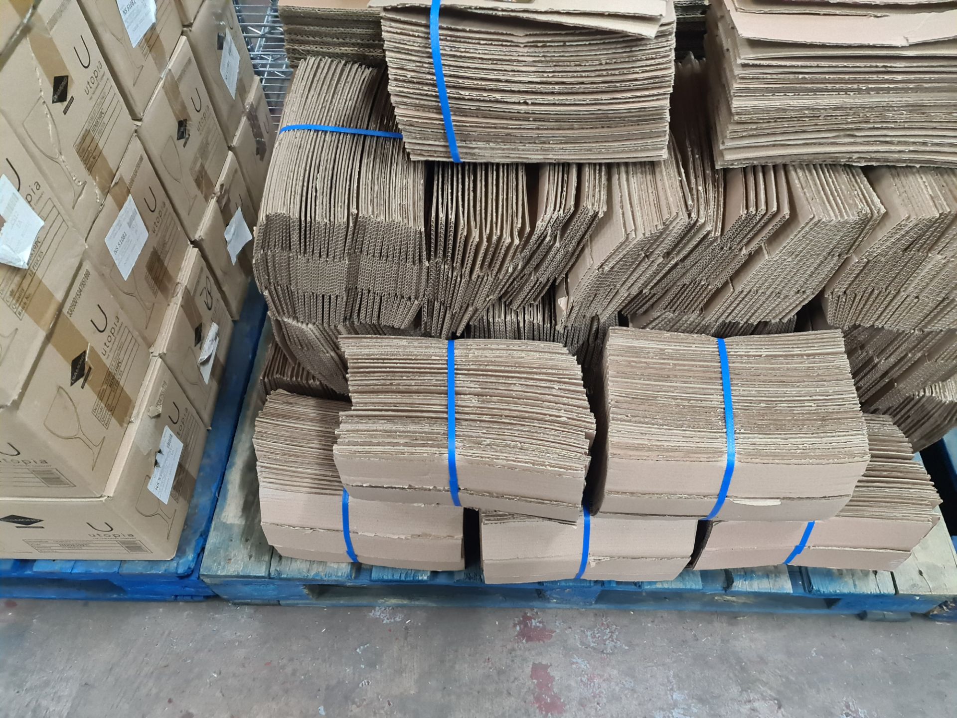 The contents of a pallet of cardboard boxes and inserts, comprising approximately 200 boxes and 450 - Image 4 of 10