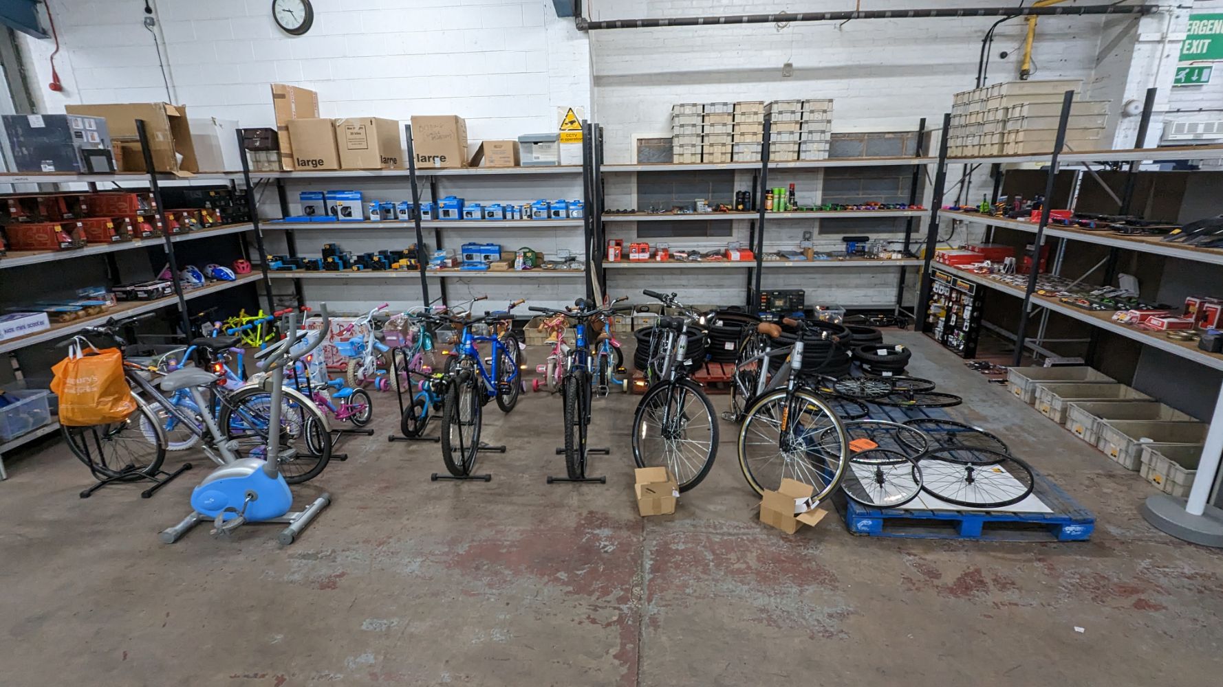 NO RESERVES: Contents of Bicycle Shop, Motor Factor & Drinks Co. incl Horsebox Bar & Citronix Printer PLUS EMS Shockwave, Panel Vans & more