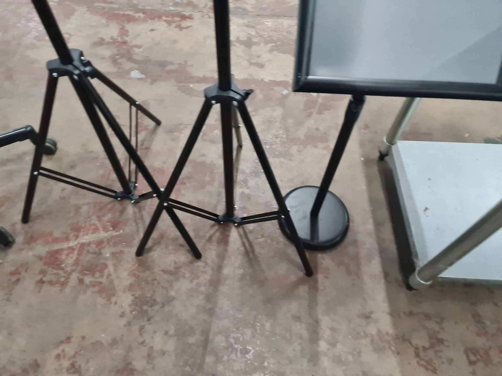 Miscellaneous lot comprising 2 off tripods plus height adjustable display stand - Image 2 of 5