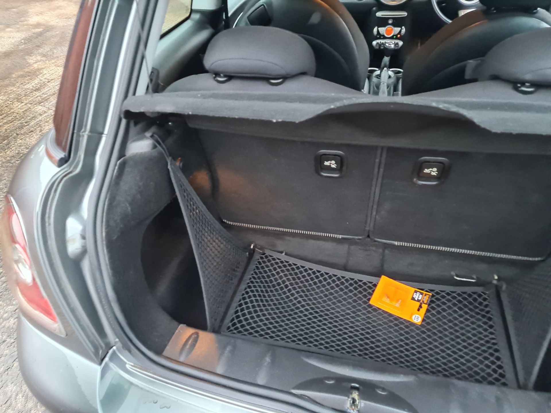 YE09 CDU Mini Cooper Graphite 3 door hatchback car, 6 speed manual gearbox, 1598cc petrol engine. C - Image 25 of 56