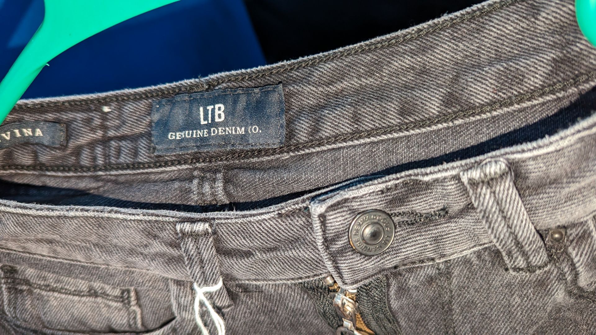 14 assorted pairs of ladies jeans & similar by a variety of brands including For All Mankind, J.Bran - Image 32 of 34