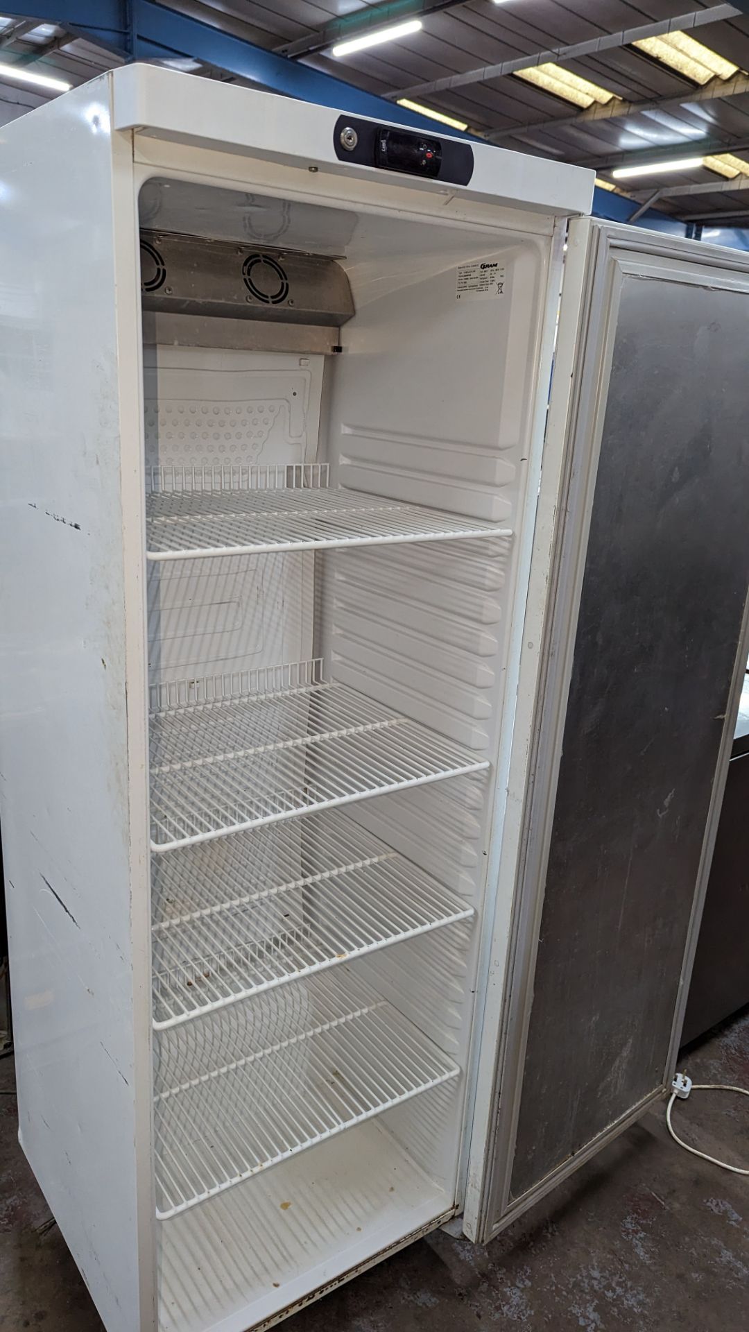 Gram tall white fridge K400LU - Image 3 of 4