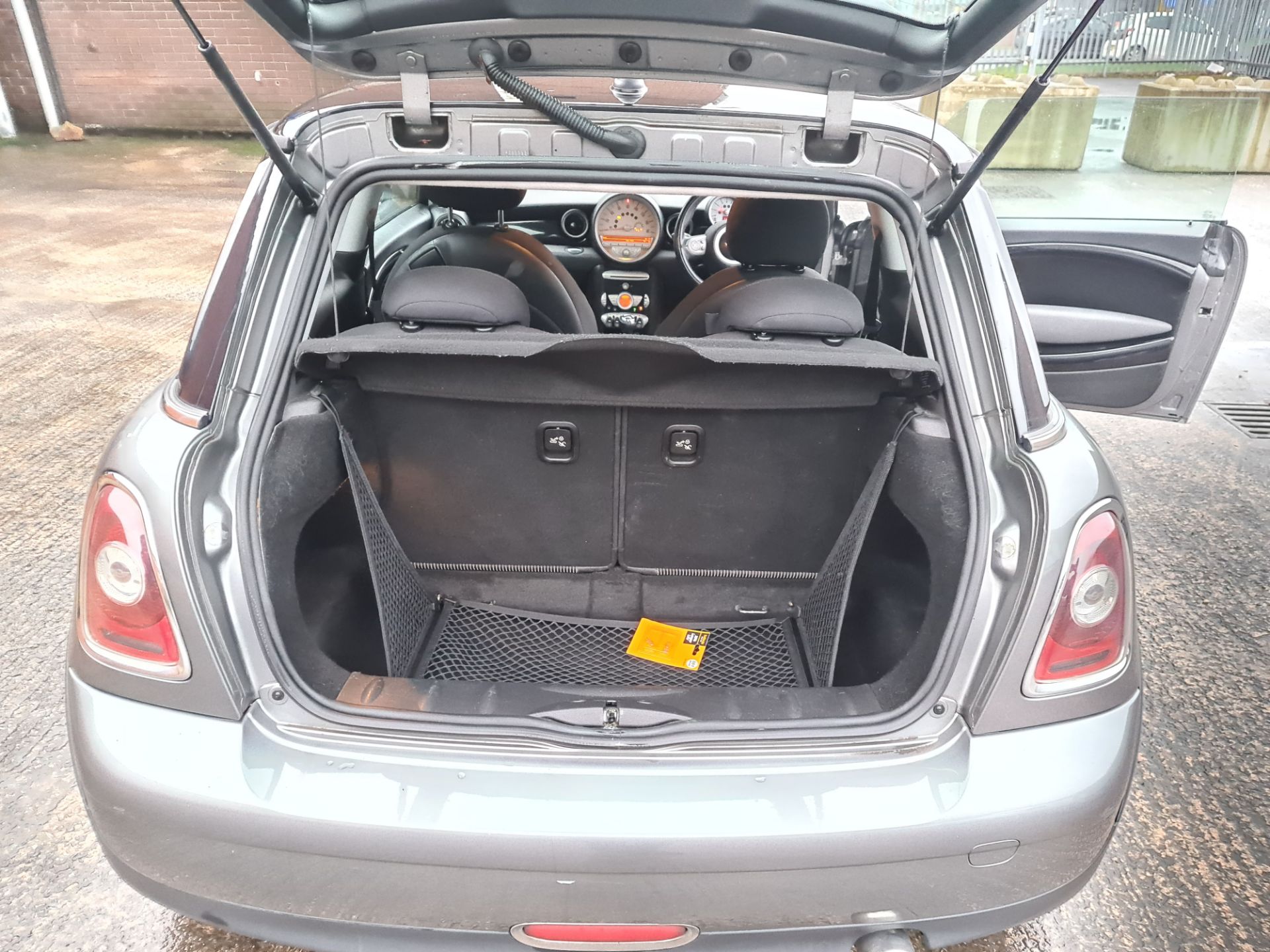 YE09 CDU Mini Cooper Graphite 3 door hatchback car, 6 speed manual gearbox, 1598cc petrol engine. C - Image 22 of 56