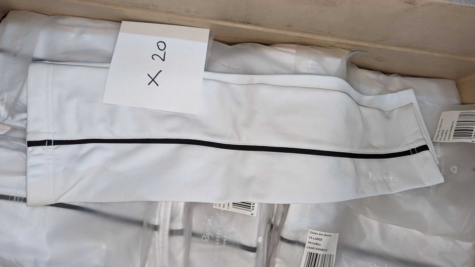 20 pairs of Rapha Cycling ladies arm warmers, in white with black detailing. These mostly appear to - Image 4 of 4