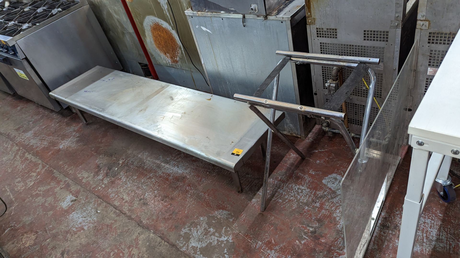 Mixed lot comprising Perspex serving screen, folding tray stand & long narrow stainless steel shelf