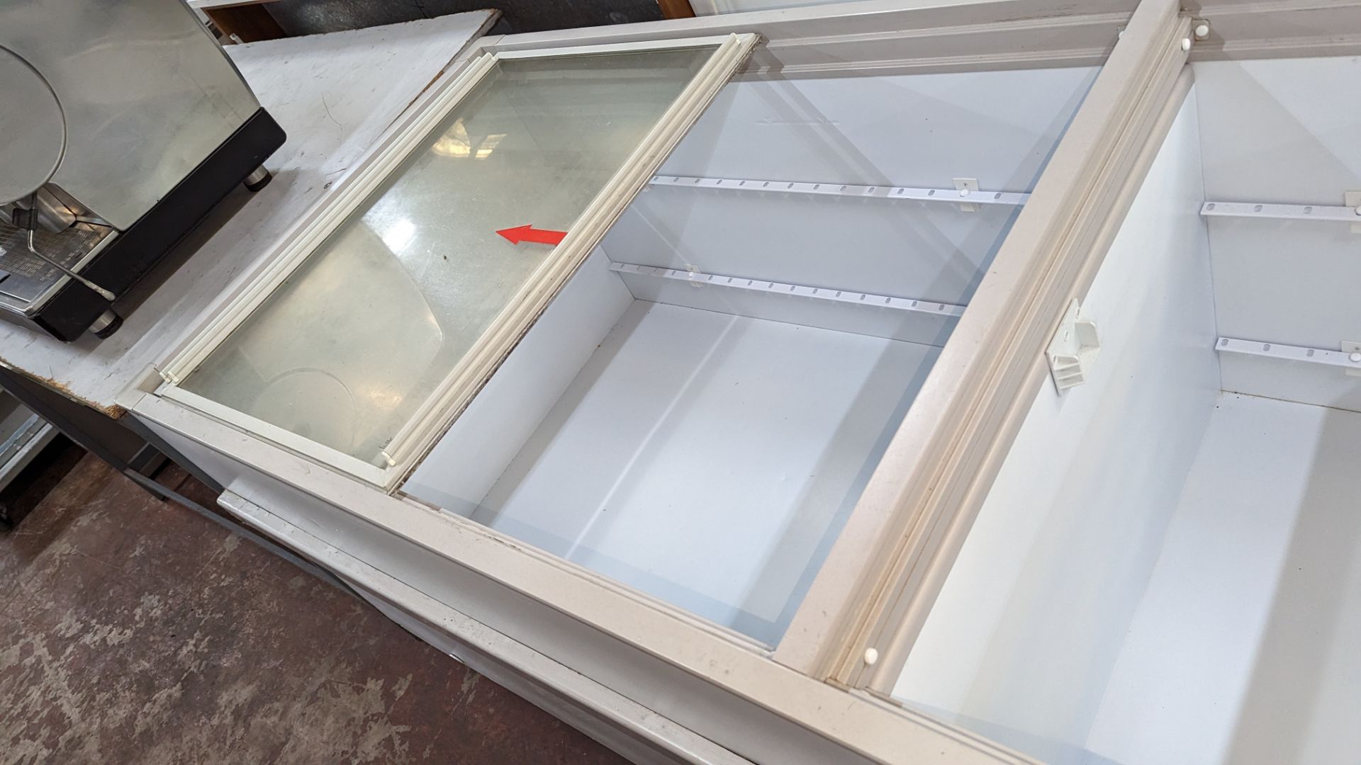 Large clear topped chest freezer measuring approximately 246cm x 91cm - Image 5 of 6