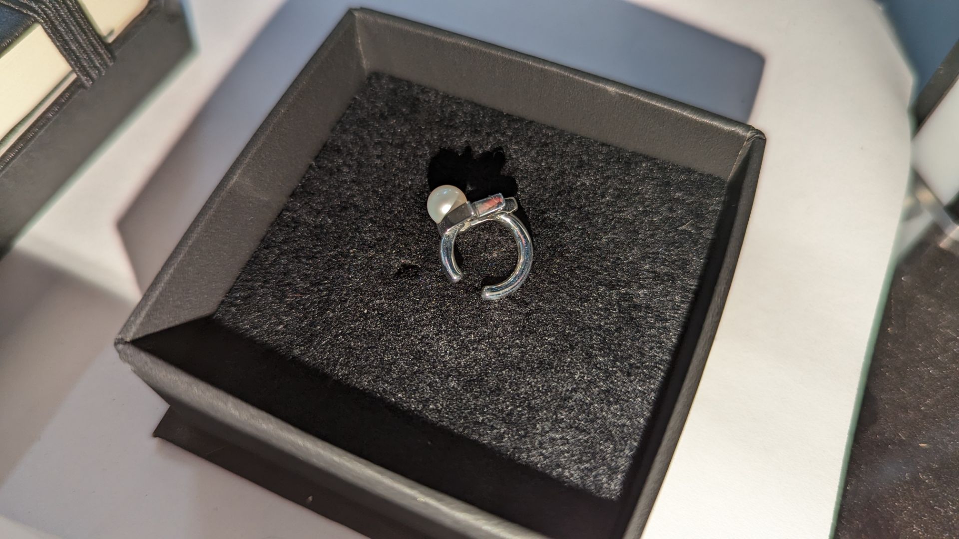 Tasaki small ring stamped 925, including presentation box, plus Tasaki moleskin notebook in its own - Image 4 of 11