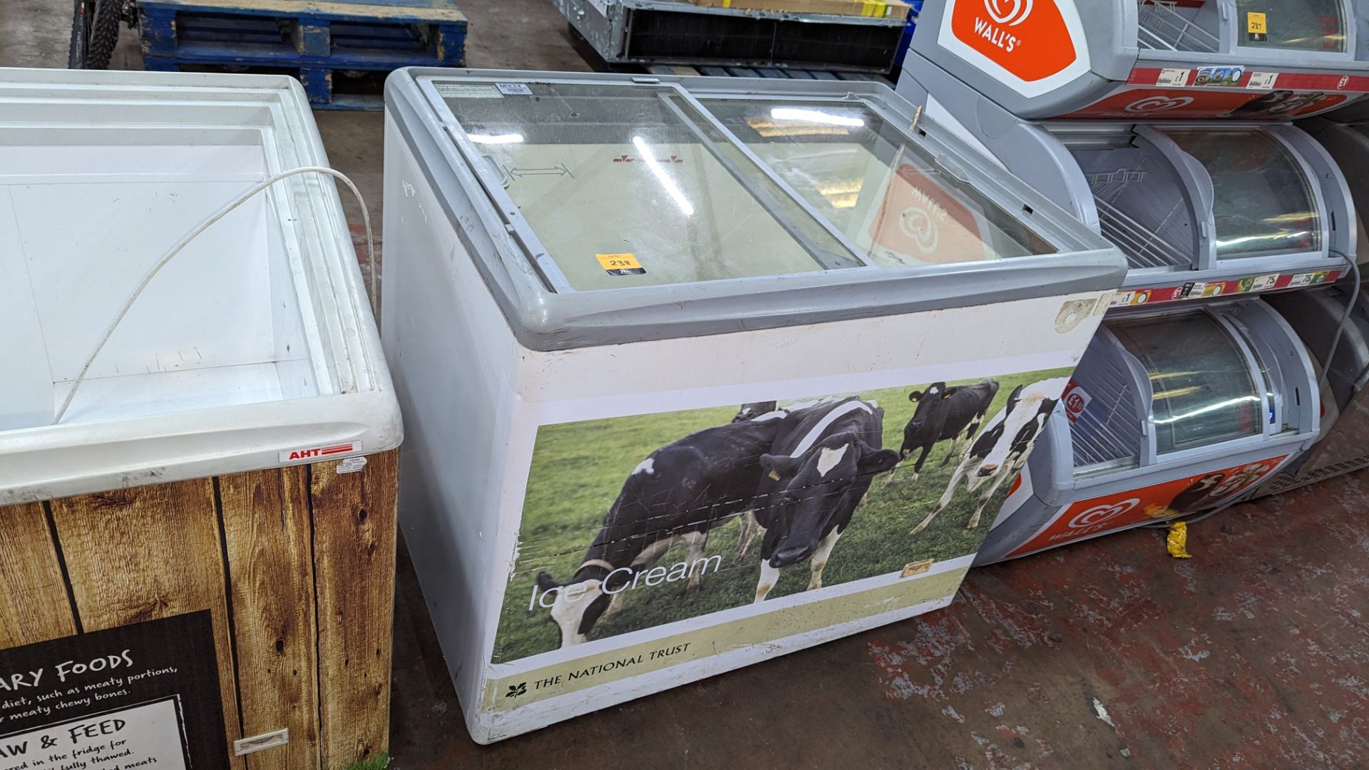 Mobile clear sliding top ice cream freezer - Image 2 of 4