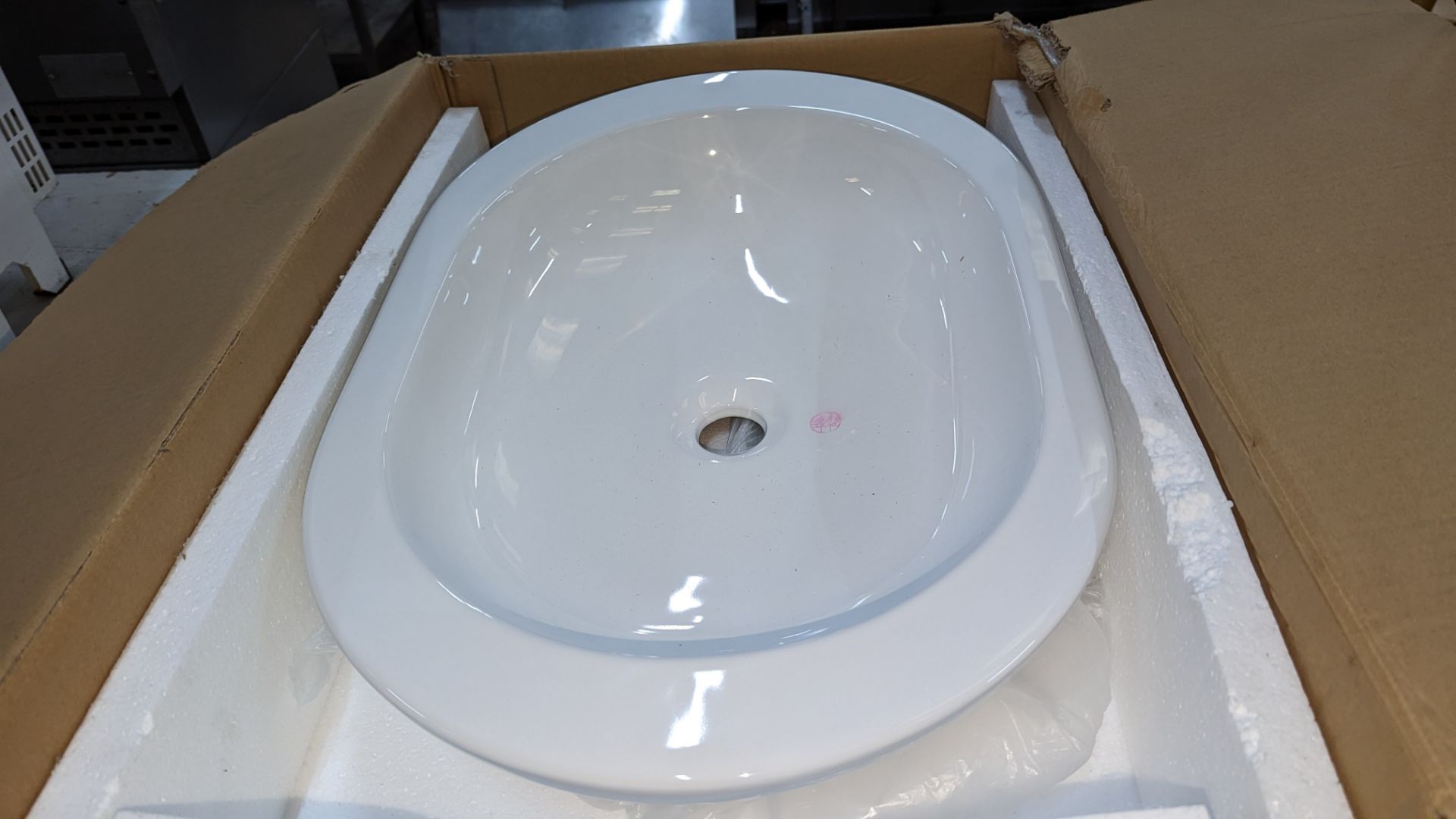 Porcelain/ceramic oval basin - Image 3 of 5