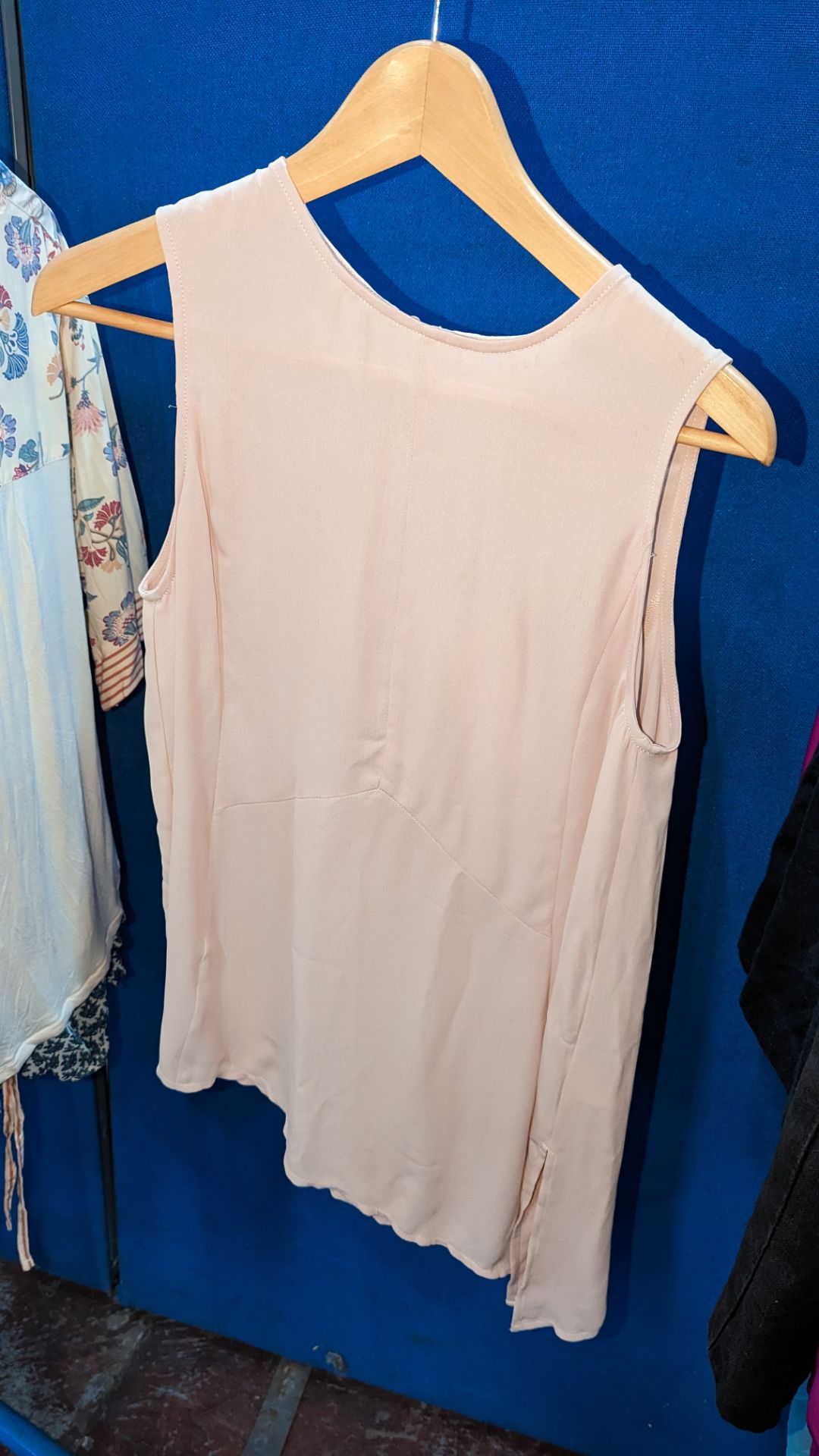 27 assorted ladies tops by a wide variety of brands including Zara, Wayne, Hush, Next, Mint Velvet, - Image 37 of 55