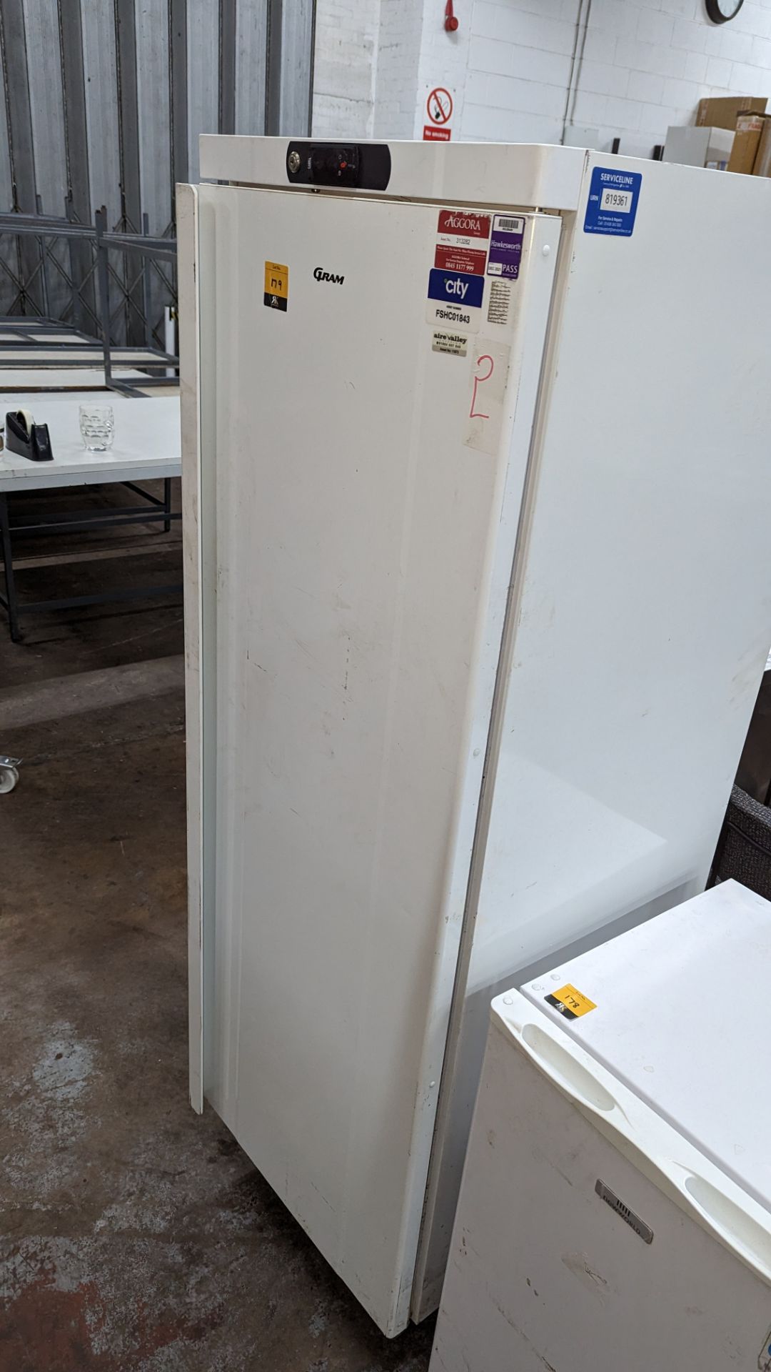 Gram tall white fridge K400LU