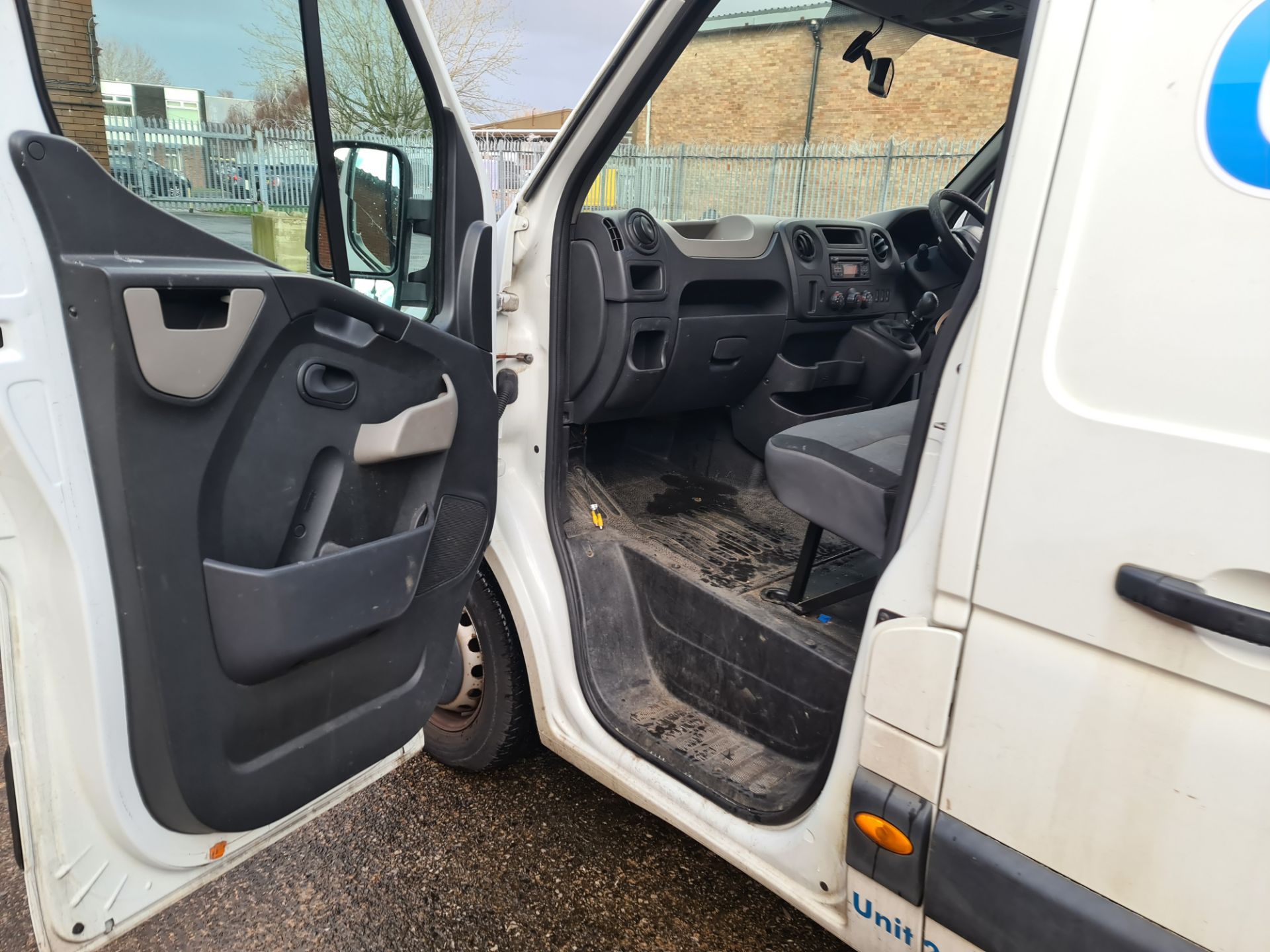 PO64 ECY Renault Master 125.35 LWB panel van, - Image 36 of 55