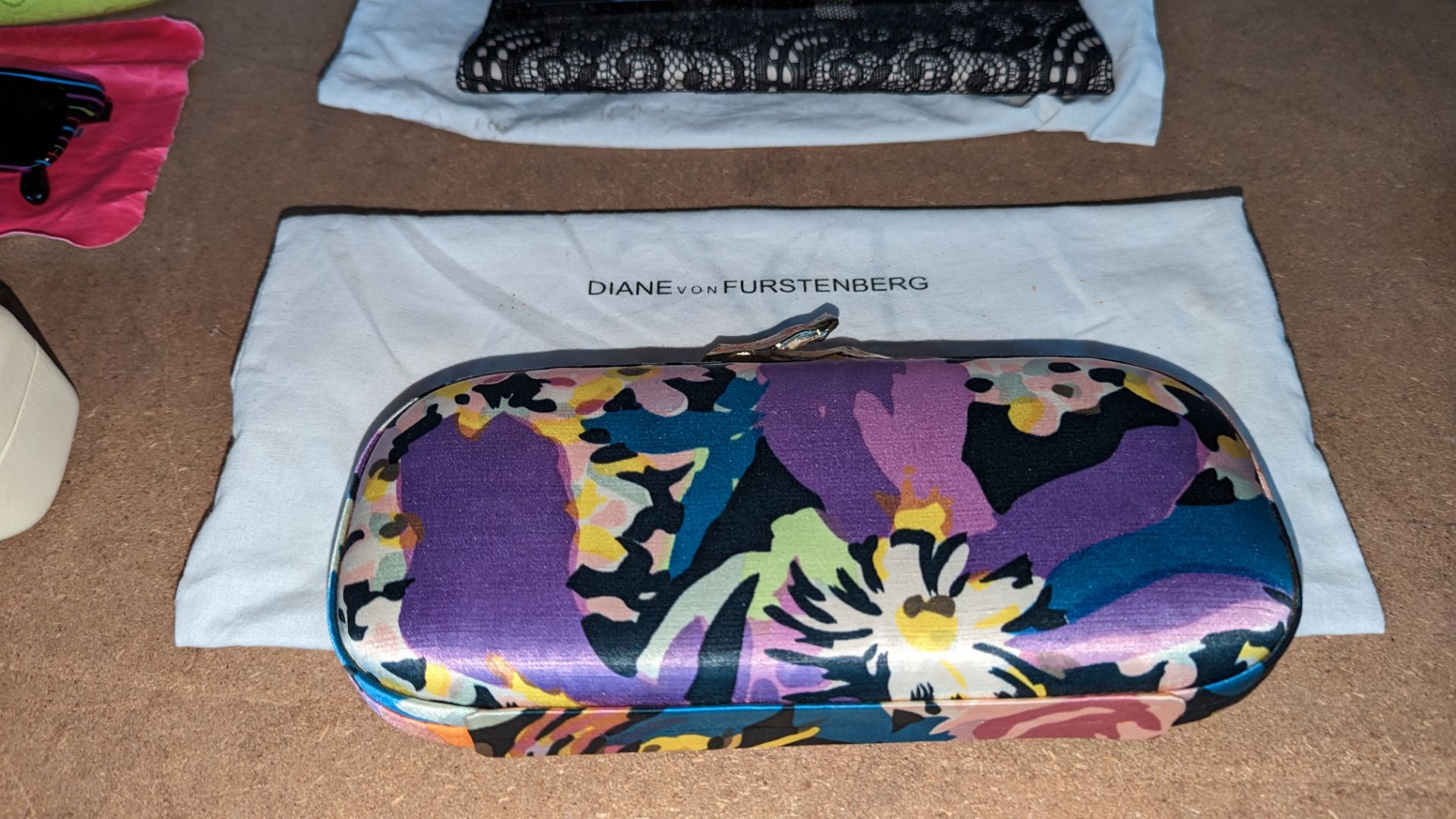 3 assorted Diane Von Furstenberg ladies small handbags/clutches, 2 of which include a soft dust cove - Image 3 of 5