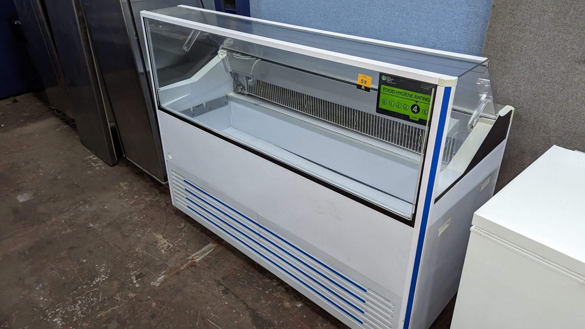 Refrigerated mobile ice cream counter, approximately 166cm wide - Image 9 of 9