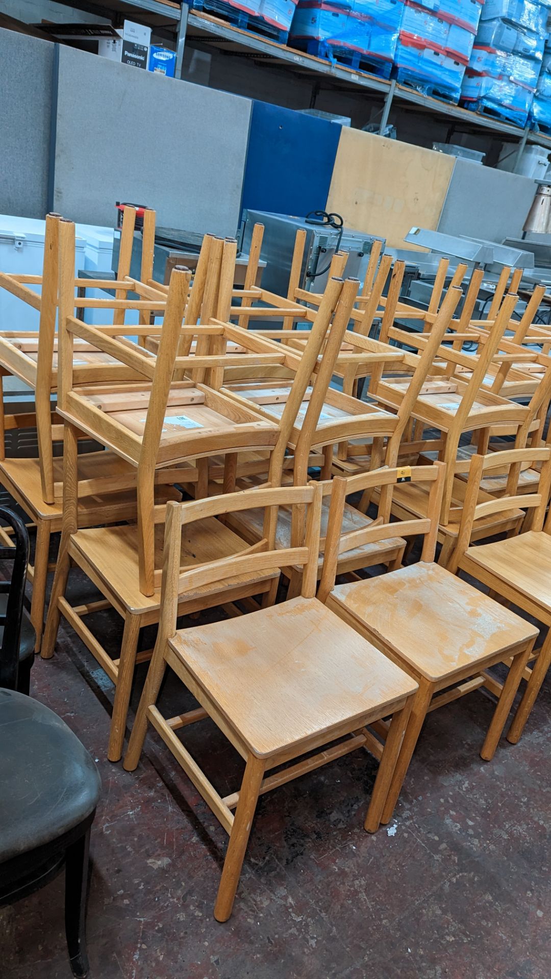 10 matching wooden dining chairs. NB lots 90 & 91 comprise different quantities of matching chairs - Image 3 of 7