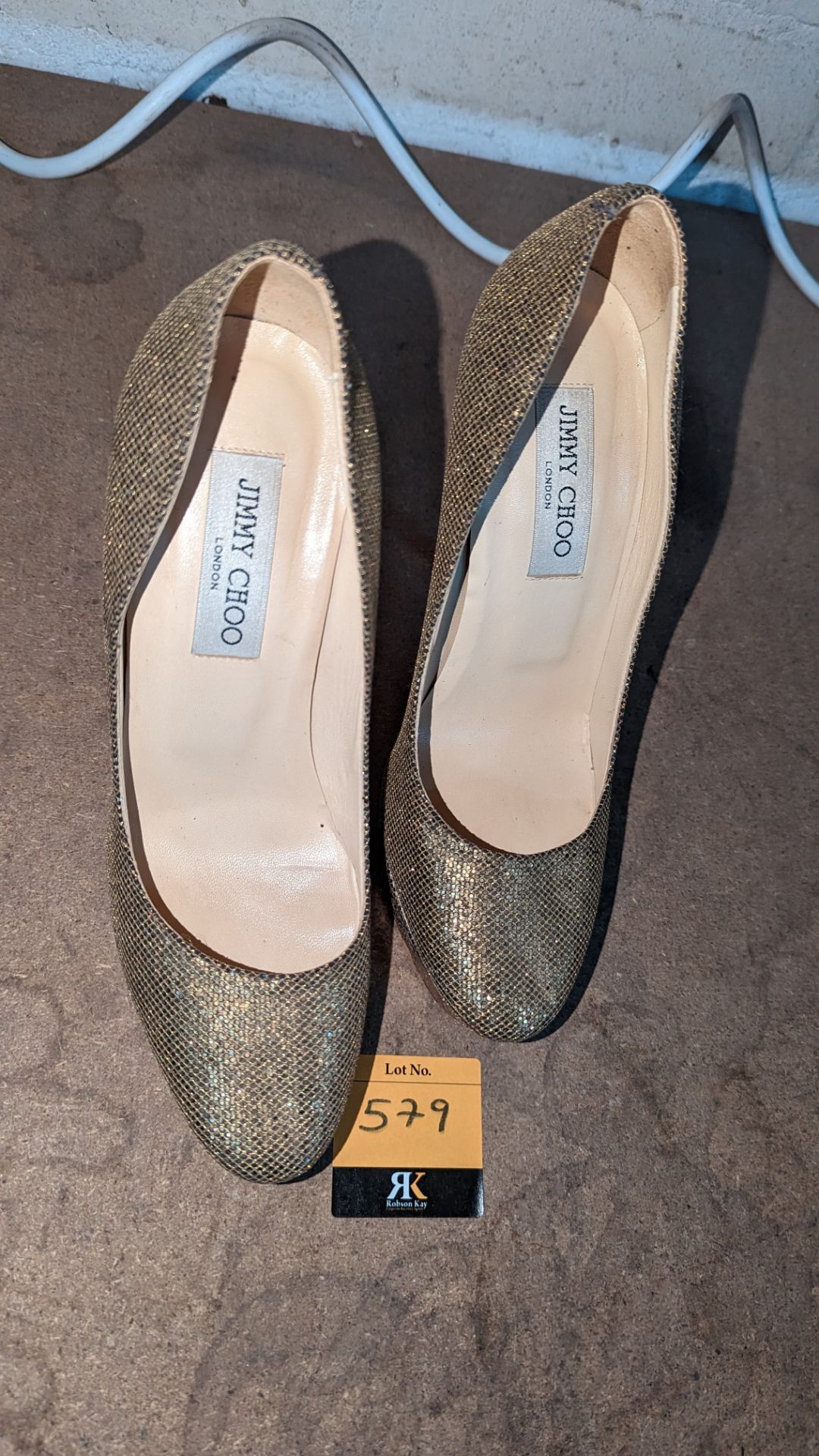 Pair of Jimmy Choo ladies shoes in gold, size 39 - Image 3 of 5