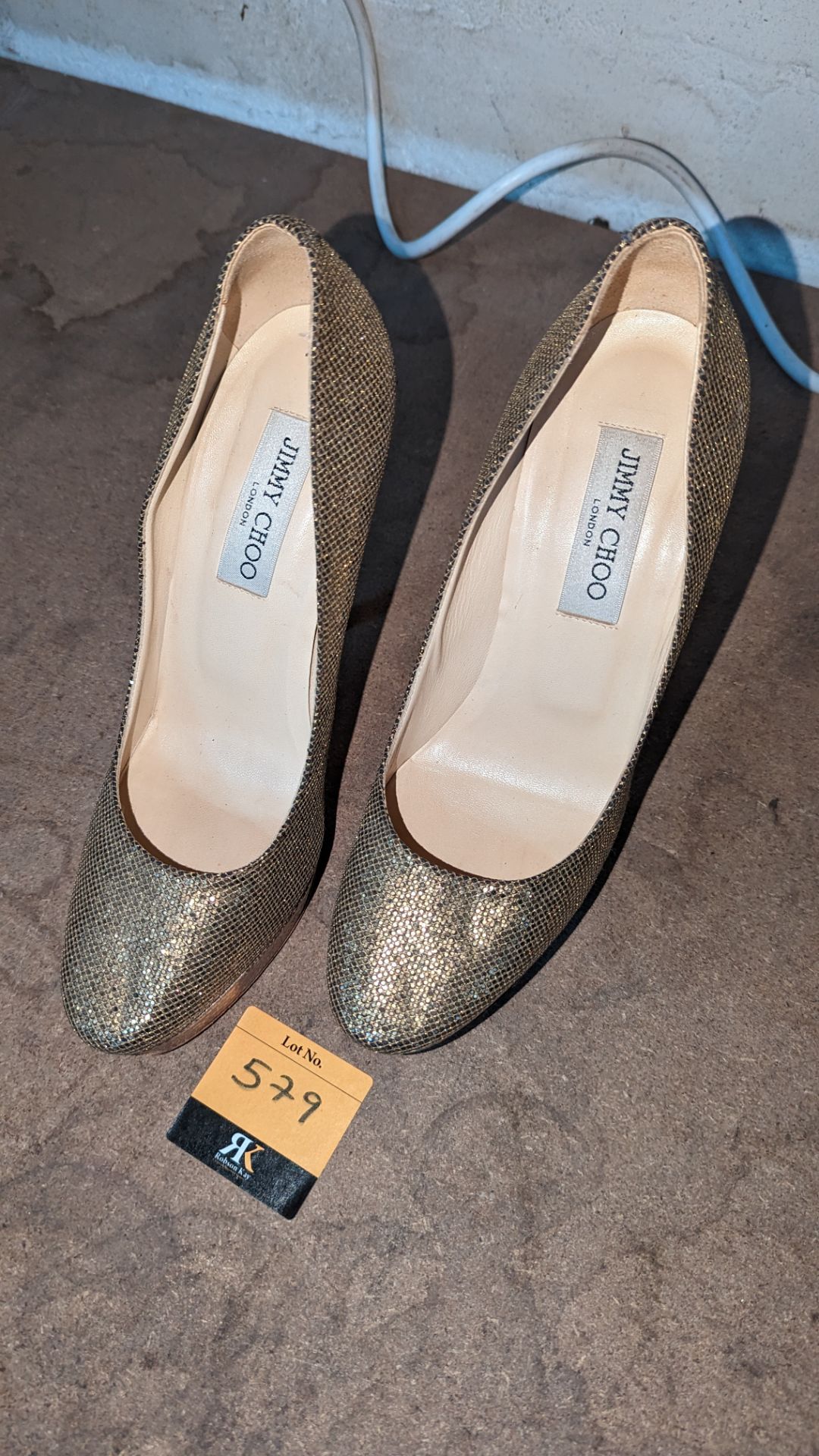 Pair of Jimmy Choo ladies shoes in gold, size 39 - Image 2 of 5