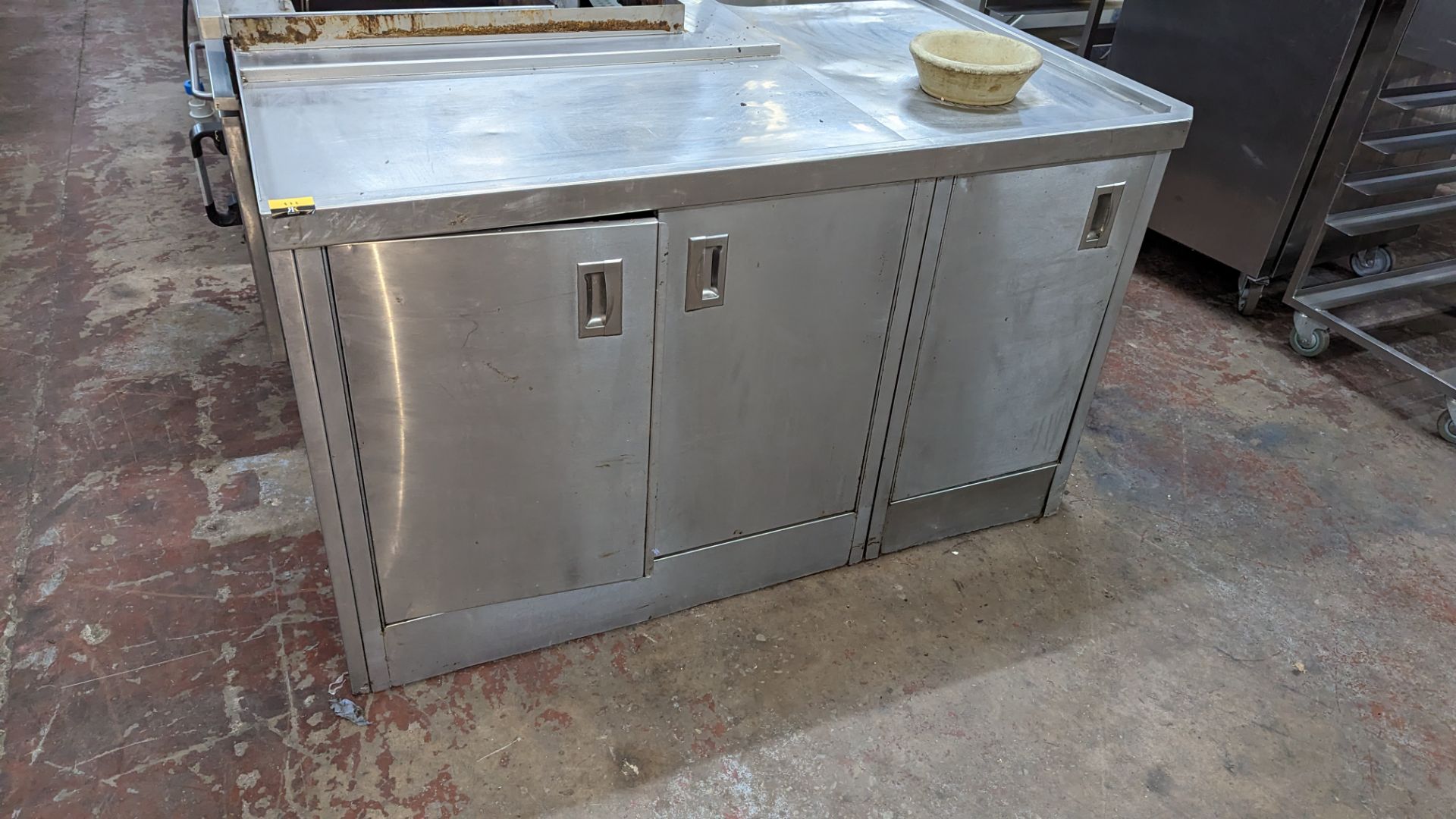 Large stainless steel corner unit incorporating basin, storage & more - Image 4 of 9