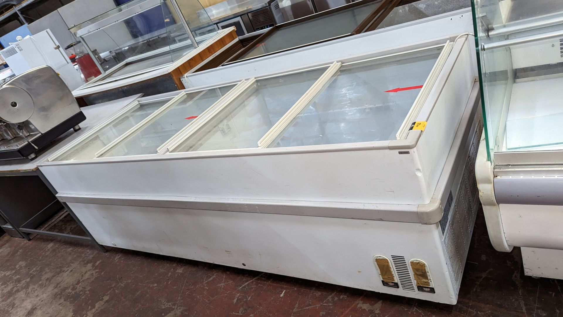 Large clear topped chest freezer measuring approximately 246cm x 91cm - Image 2 of 6