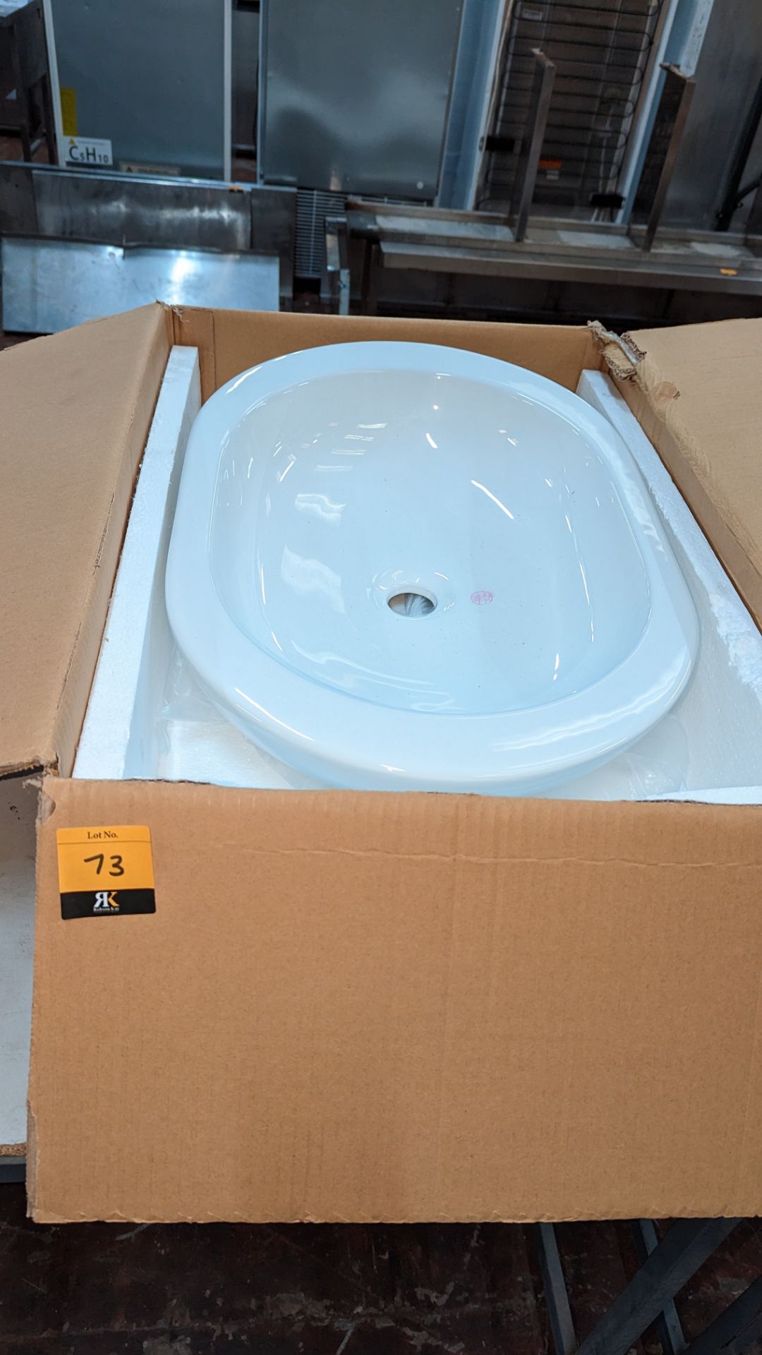 Porcelain/ceramic oval basin