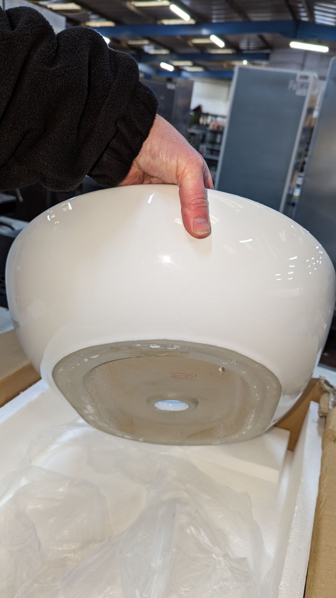 Porcelain/ceramic oval basin - Image 5 of 5