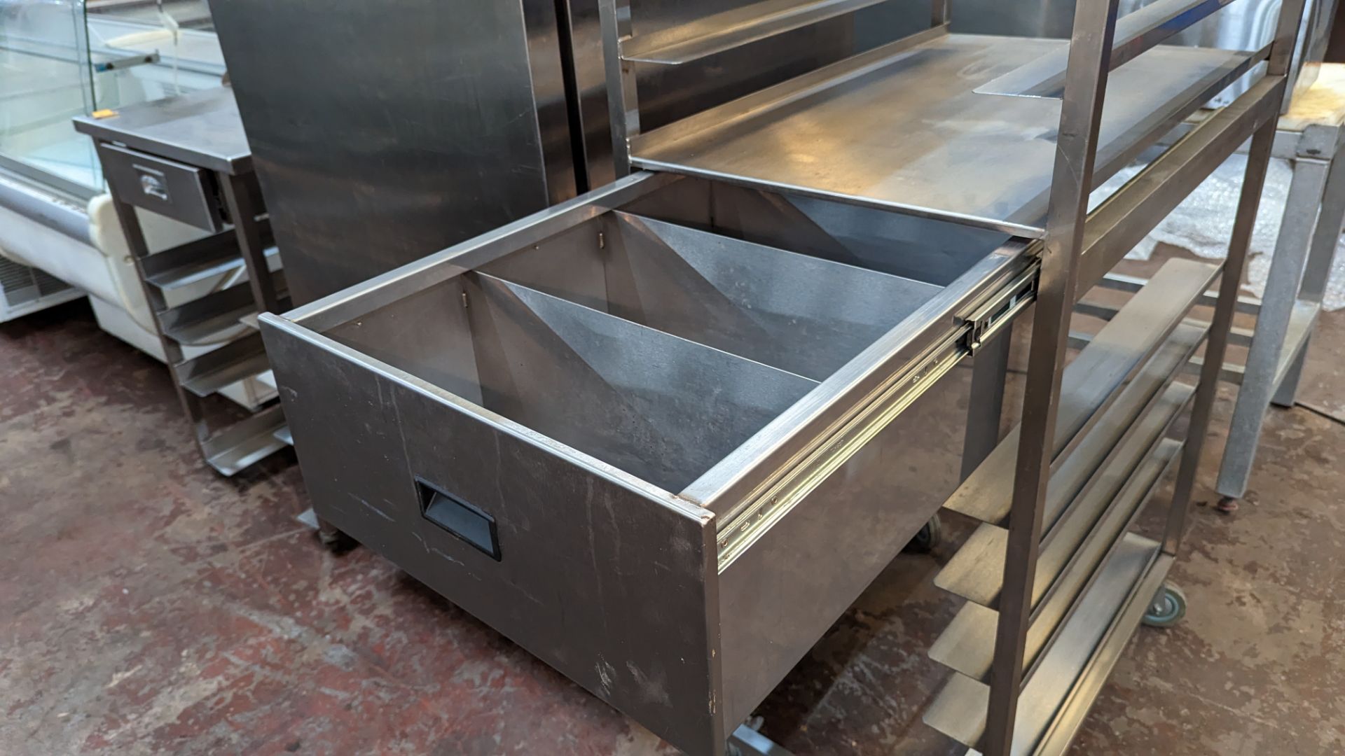 Stainless steel deep tray holding trolley with pull-out drawer - Image 4 of 4