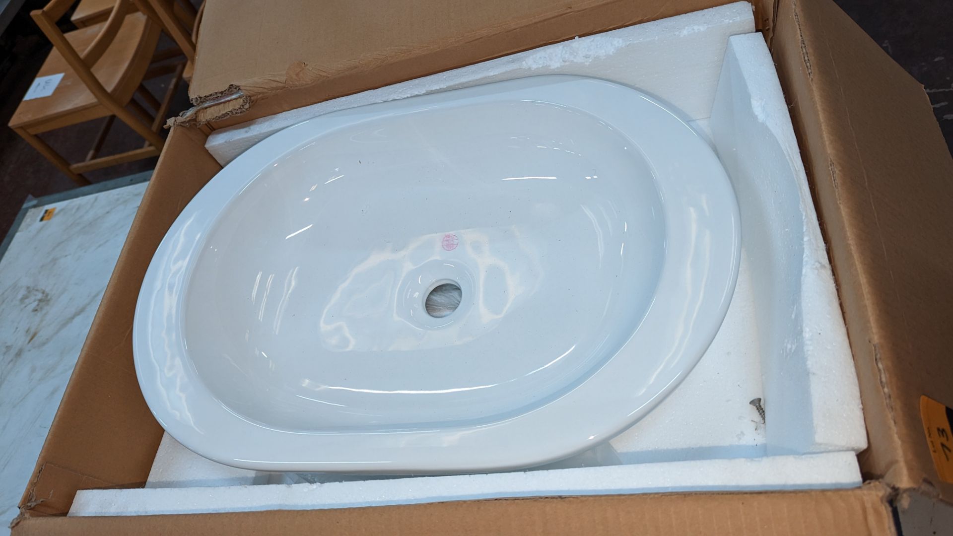 Porcelain/ceramic oval basin - Image 4 of 5