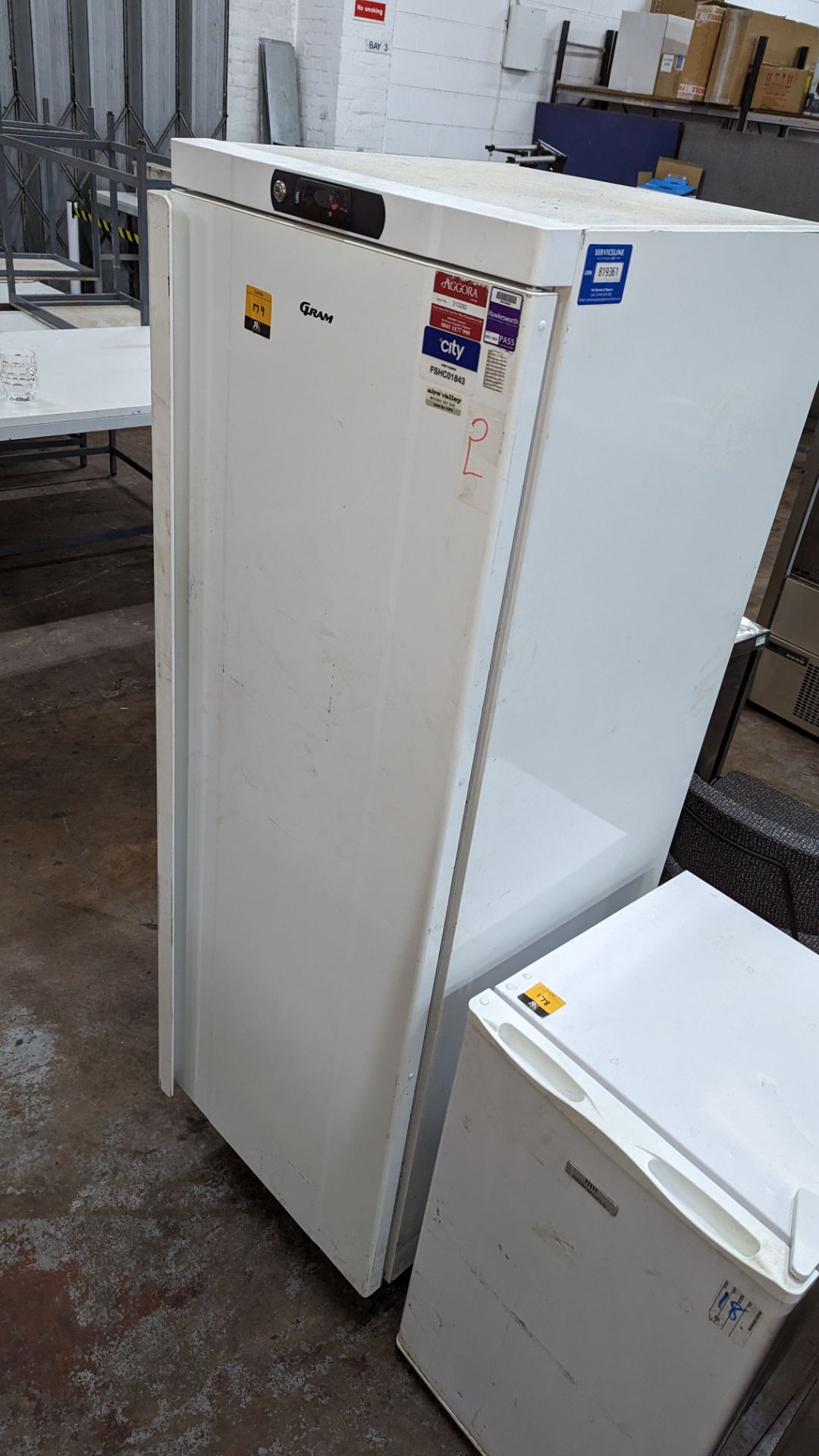 Gram tall white fridge K400LU - Image 2 of 4