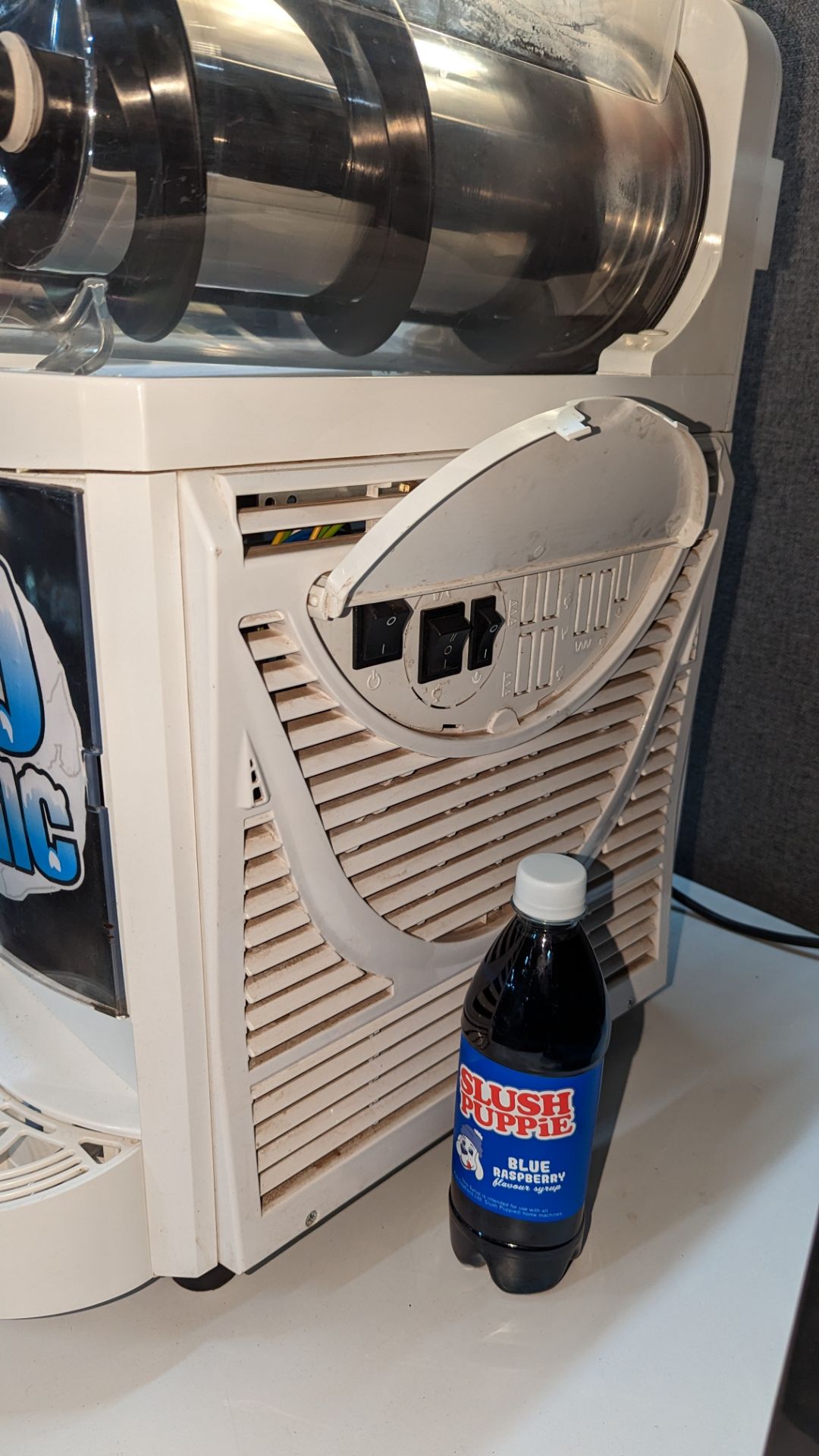 2019 slush drink machine, branded Iceotonic. We cannot find a date of manufacture plaque on the mac - Image 6 of 8