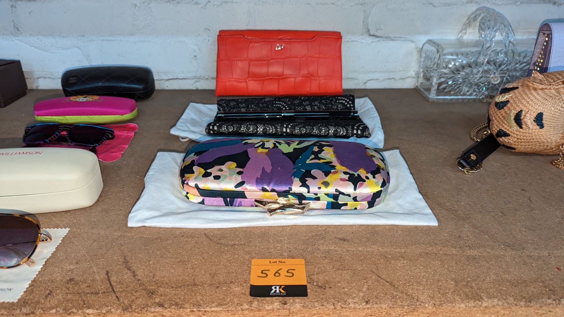 3 assorted Diane Von Furstenberg ladies small handbags/clutches, 2 of which include a soft dust cove - Image 2 of 5