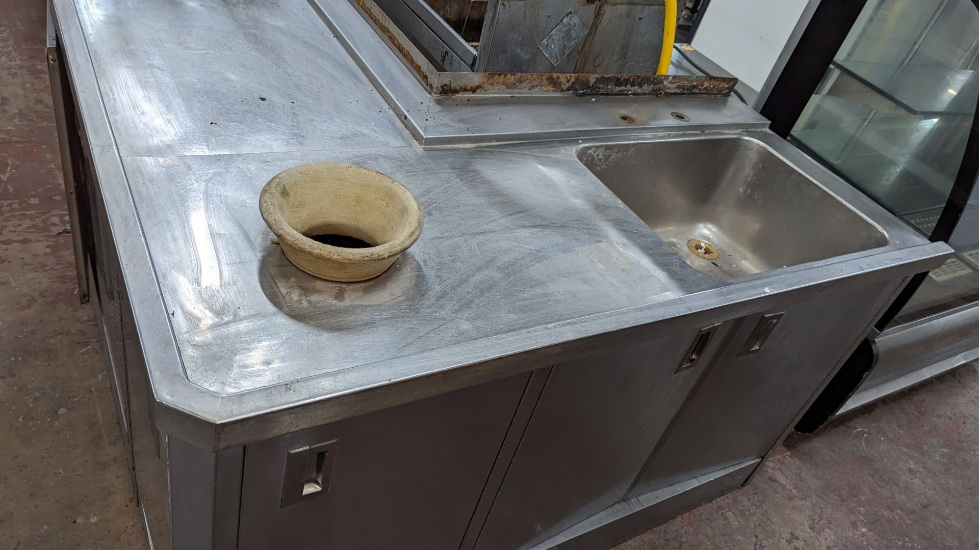 Large stainless steel corner unit incorporating basin, storage & more - Image 6 of 9