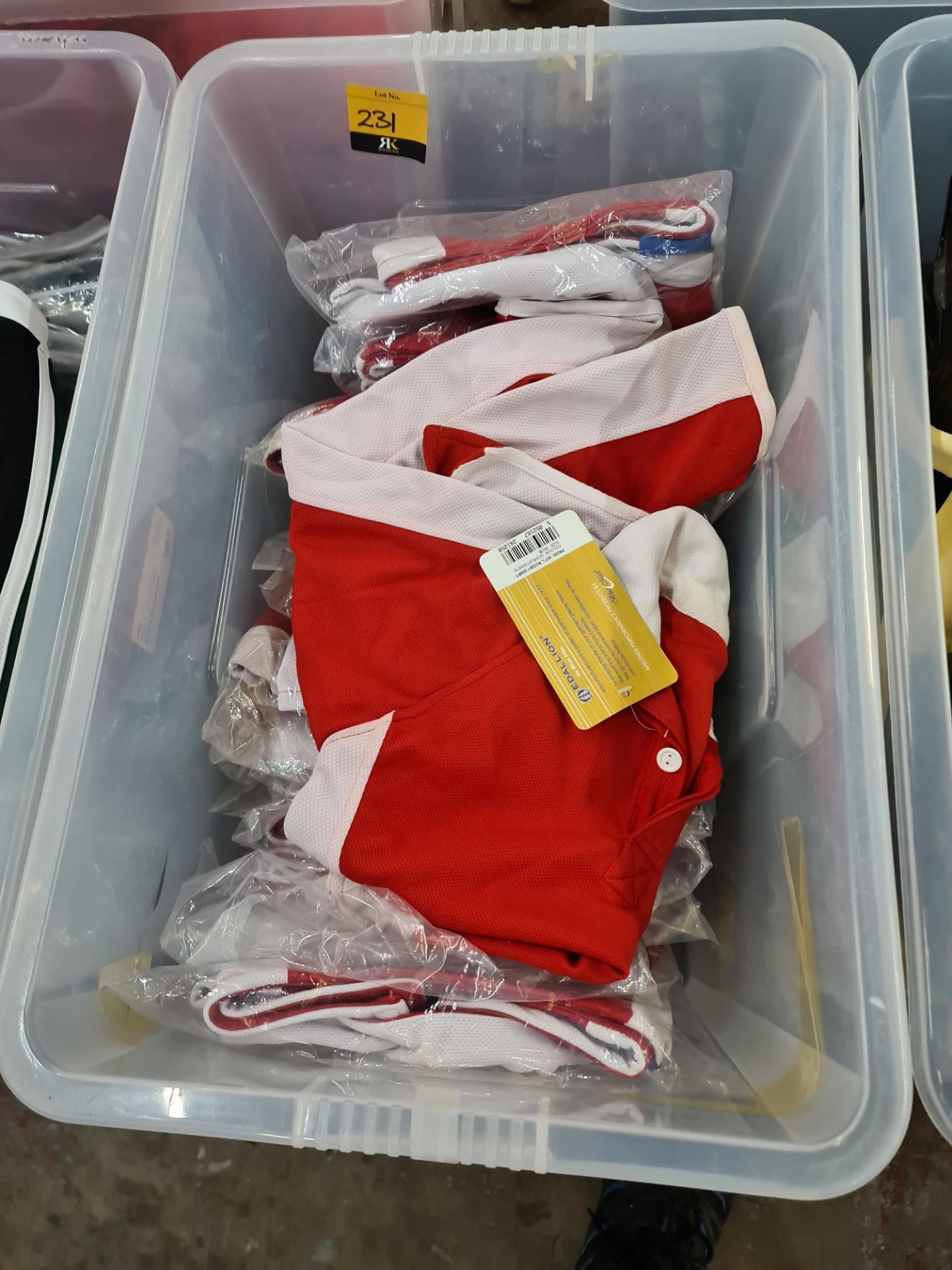 17 off red and white childrens rugby tops - Image 2 of 2