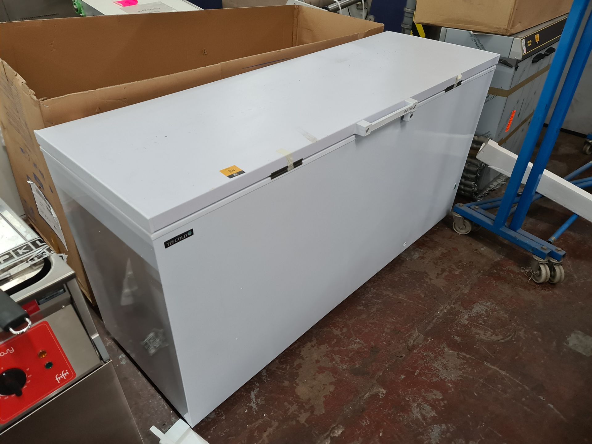 Tefcold 1.8 metre solid top chest freezer, model FR605SL, with 2 keys, appears new/unused. - Image 2 of 9