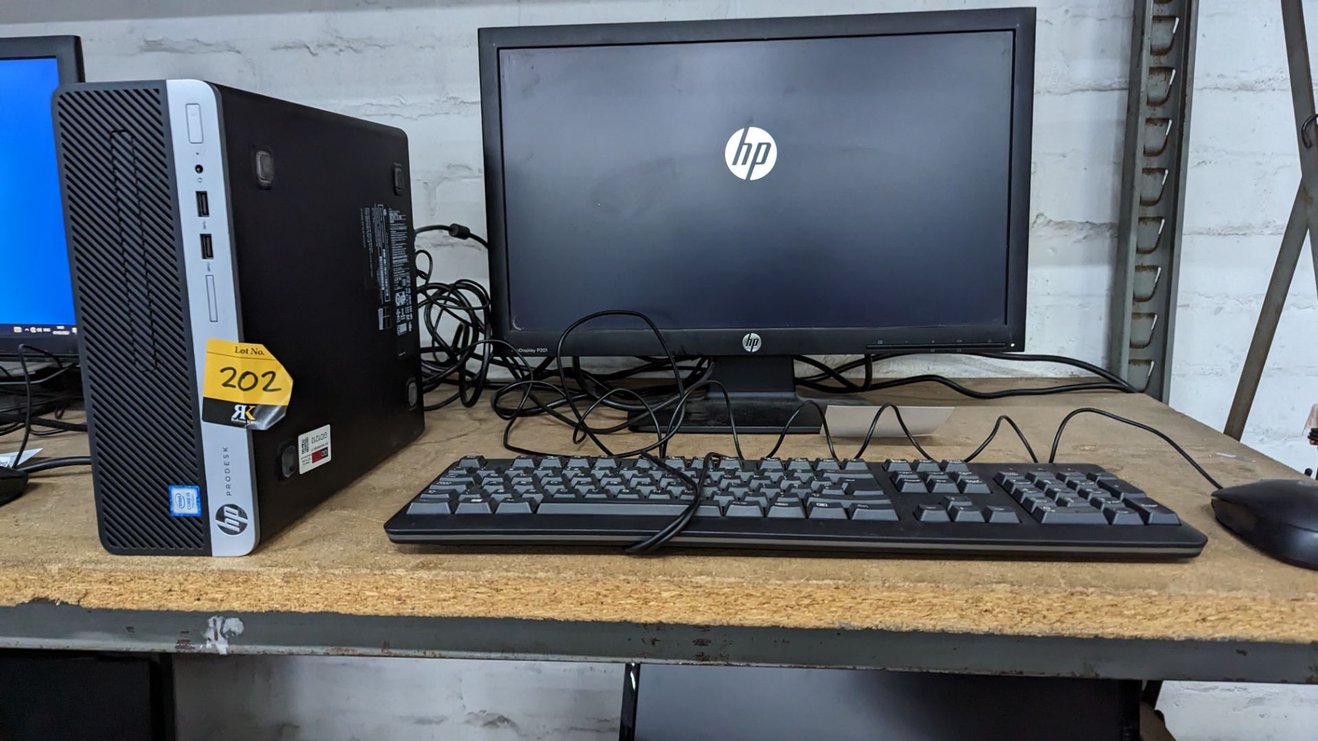 HP ProDesk 400 G4 SFF Business PC with Intel Core i5 7500 CPU, 8GB RAM, 250GB SSD, including keyboar
