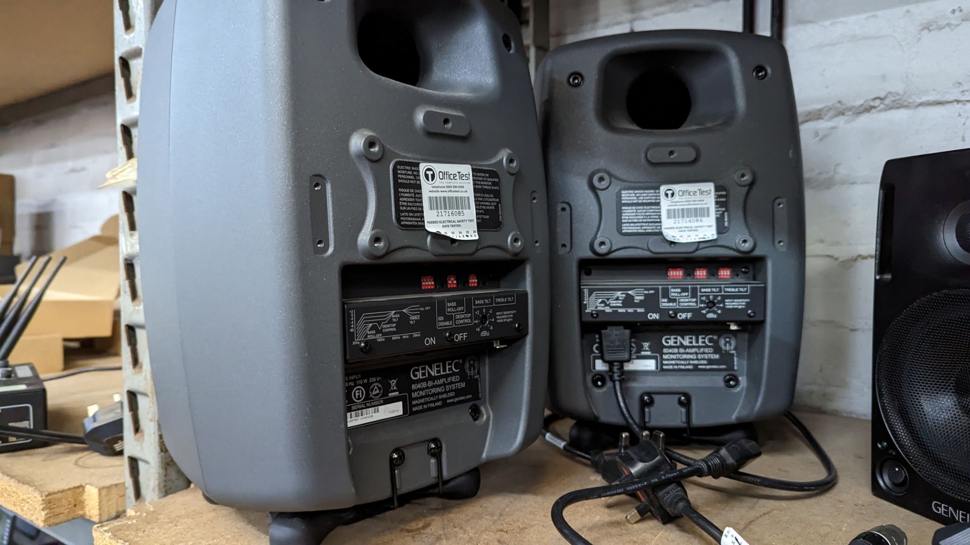 Pair of Genelec model 8040B bi-amplified monitors/speakers. Each speaker includes a desktop stand - Image 5 of 7