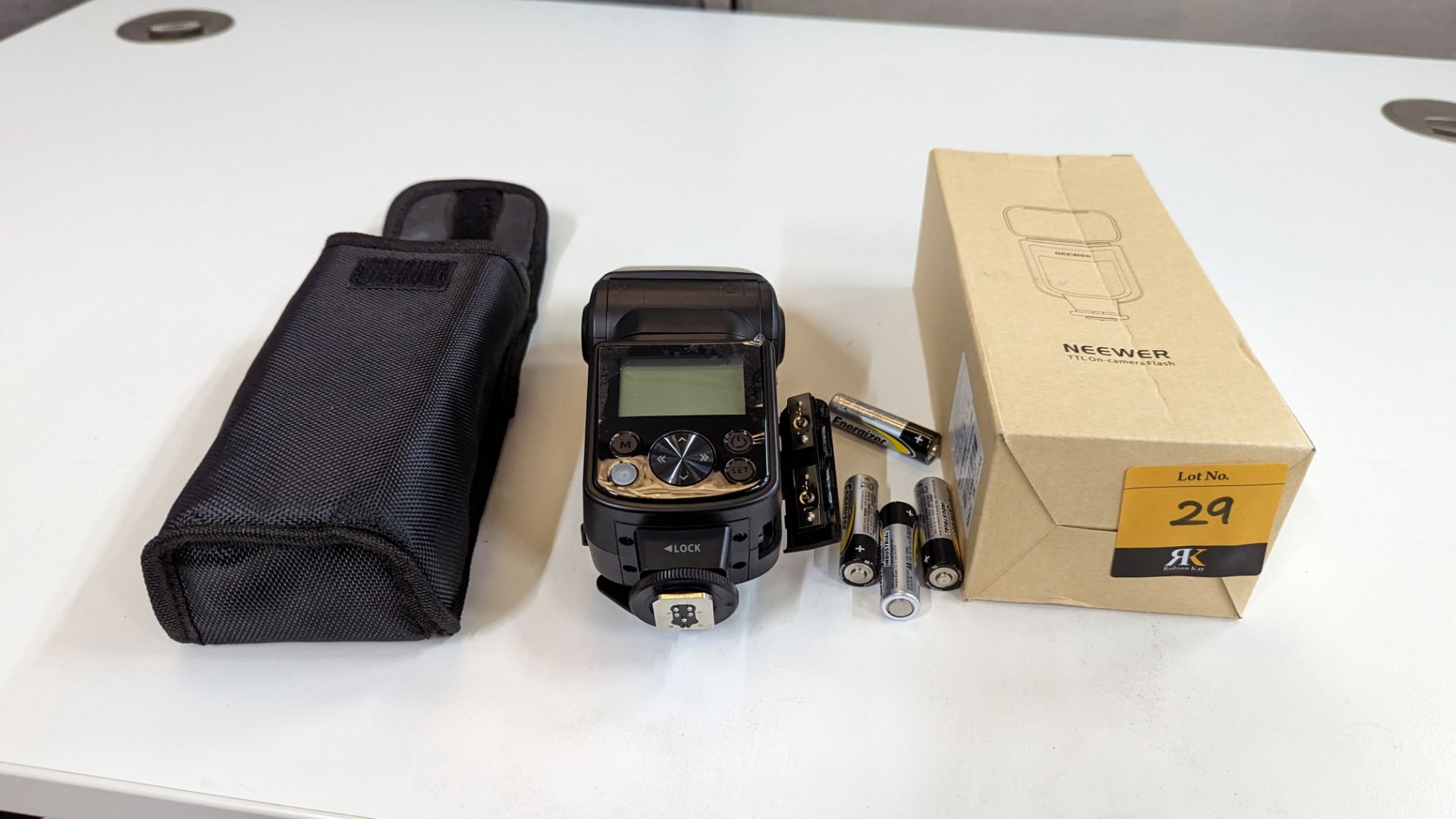 Neewer TTL flash unit model NW-670. This lot includes box, carry case and mounting bracket