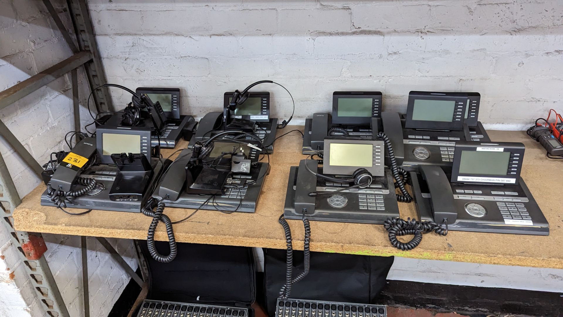 9 off Siemans Openstage 40HFA telephone handsets with digital displays, some of which include a head