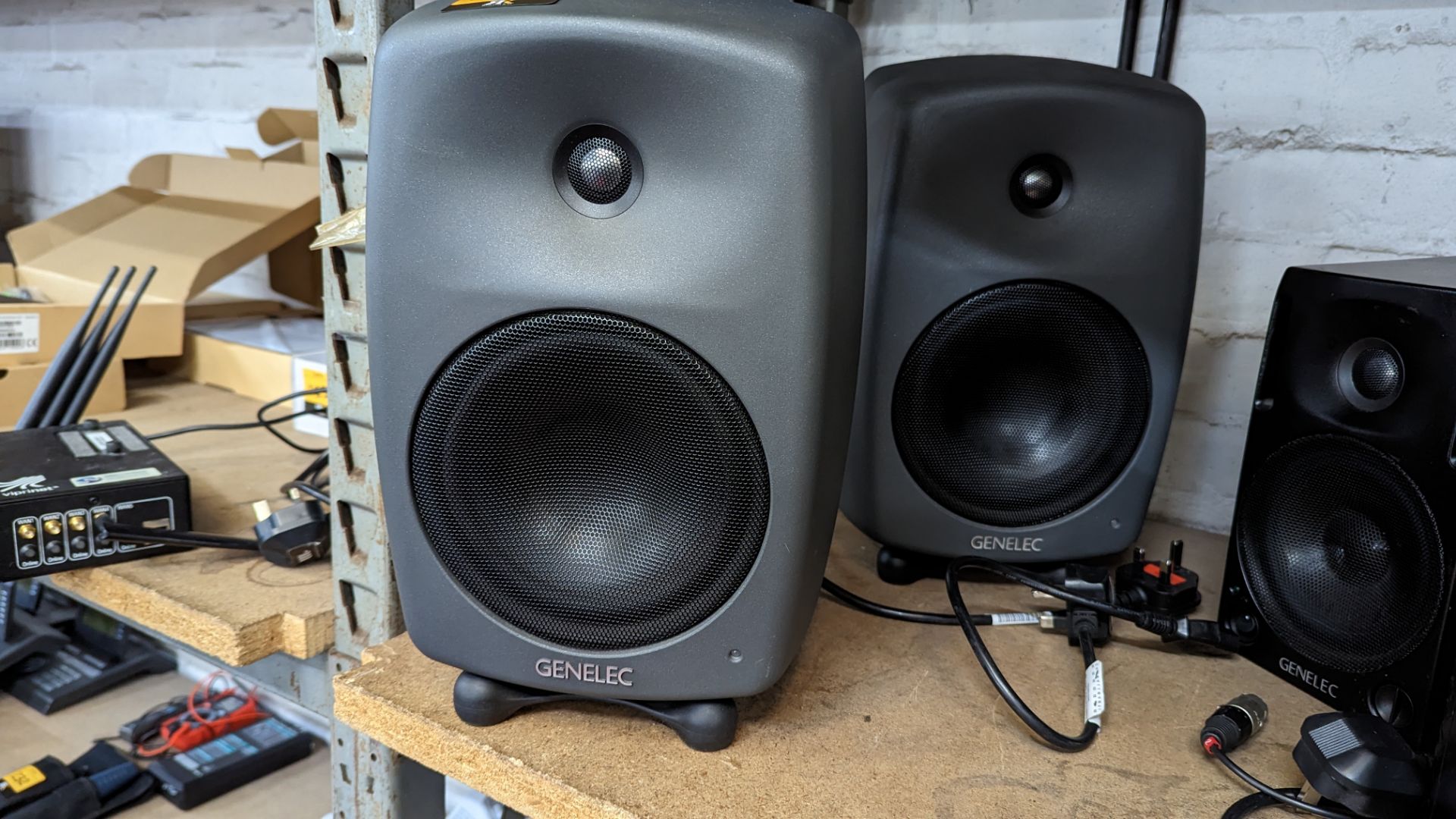 Pair of Genelec model 8040B bi-amplified monitors/speakers. Each speaker includes a desktop stand - Image 2 of 7