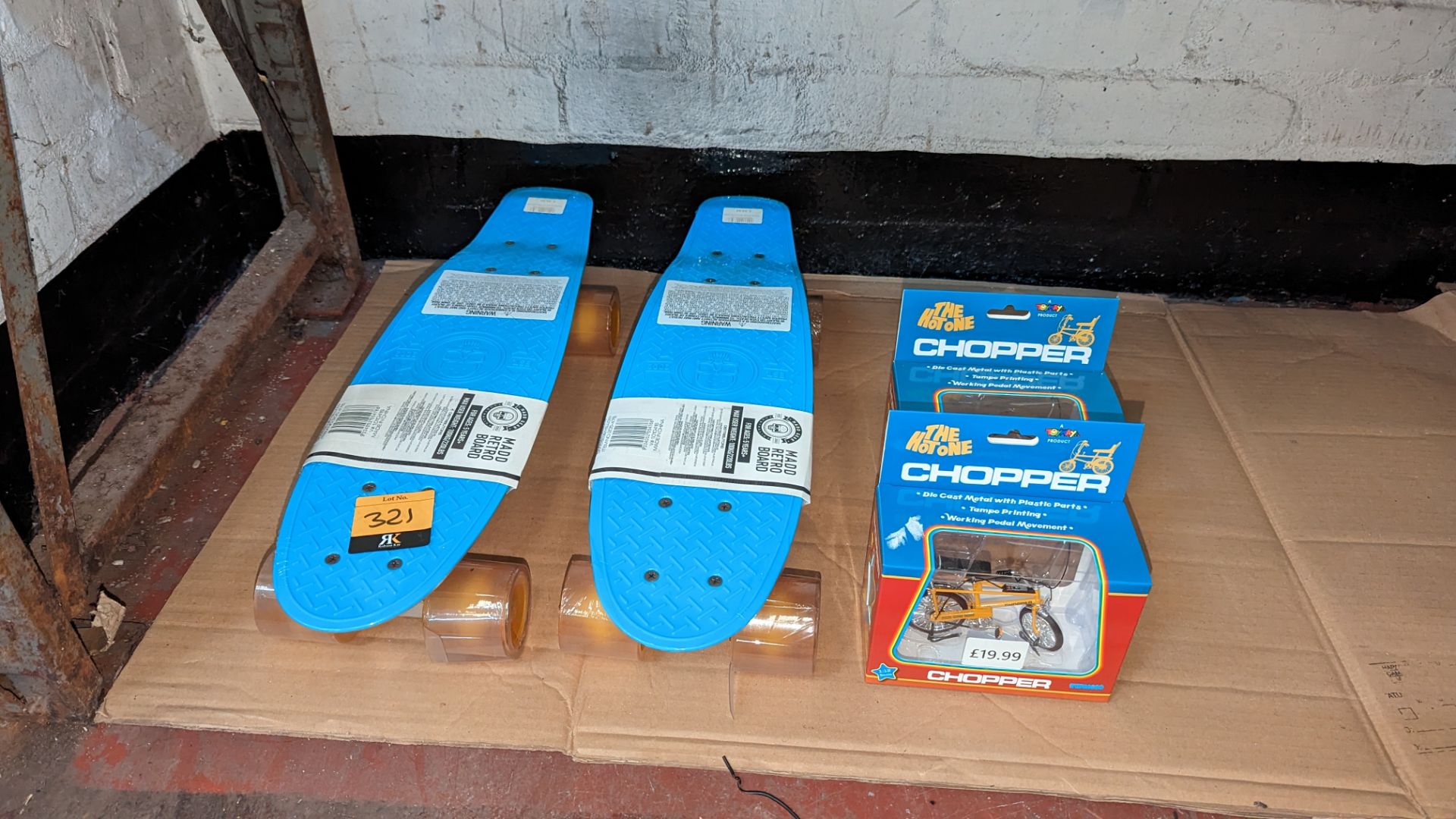 Mixed lot comprising 2 retro mini skateboards and 2 Hot One die cast chopper bikes