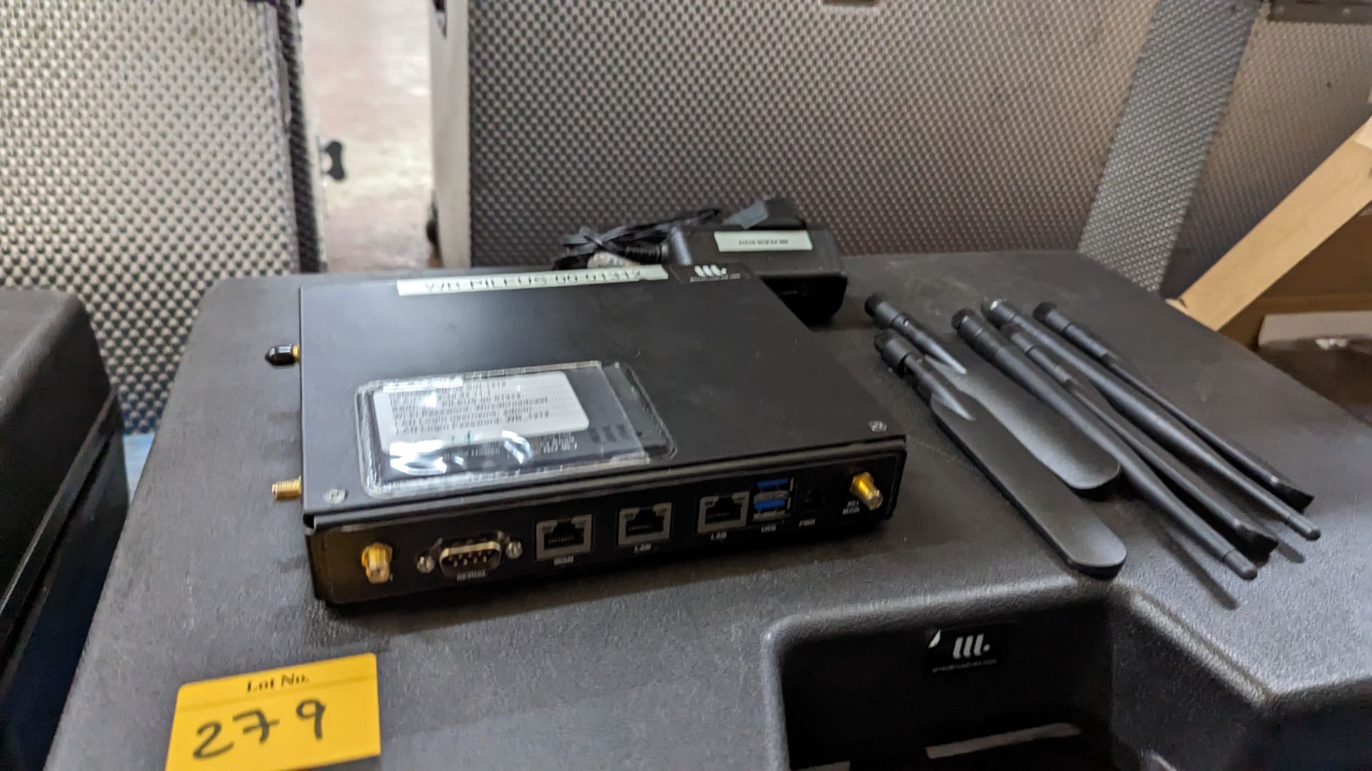Celerway Pileous modem router, including case, aerials and other accessories - Image 3 of 7
